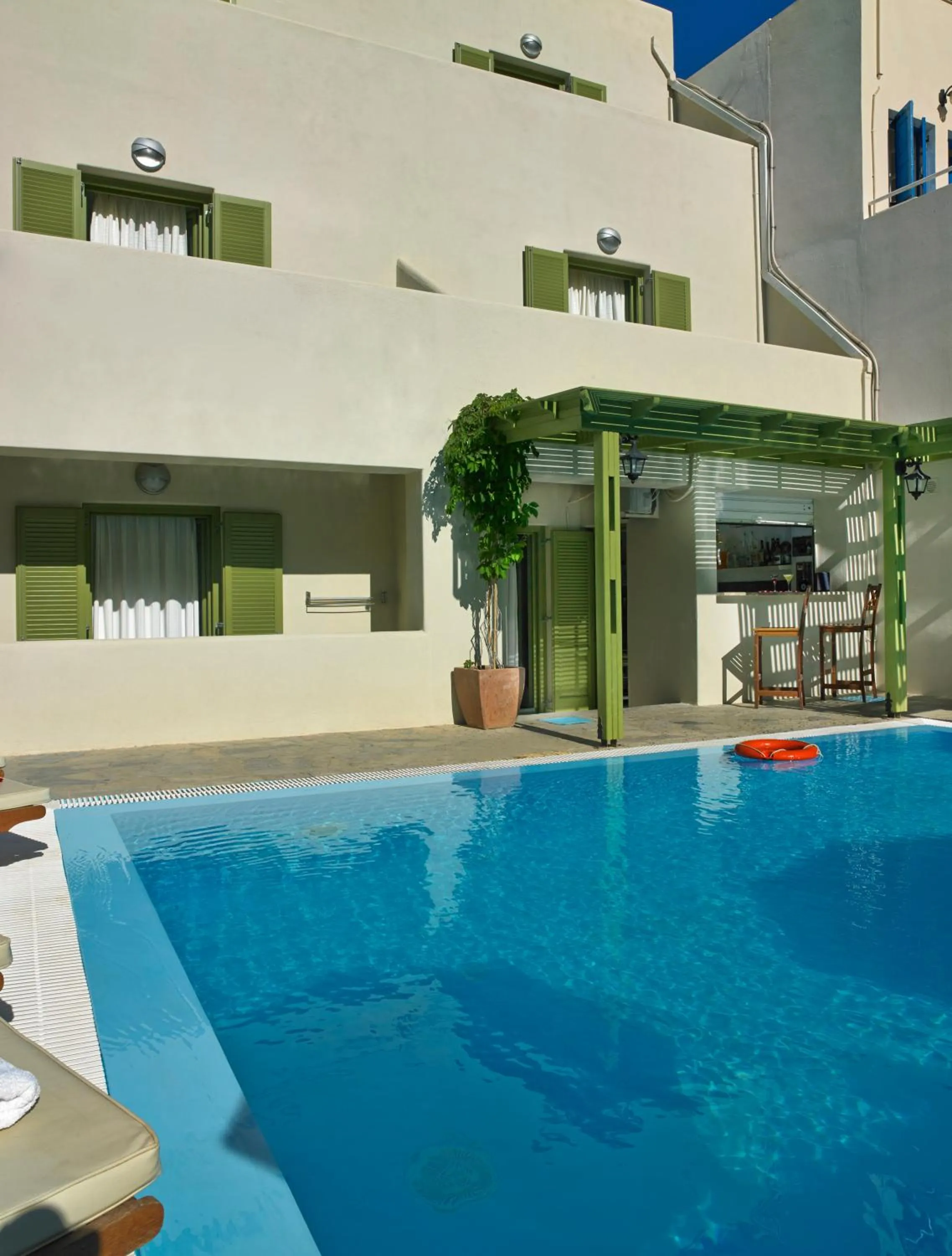 Facade/entrance in Studios Marios