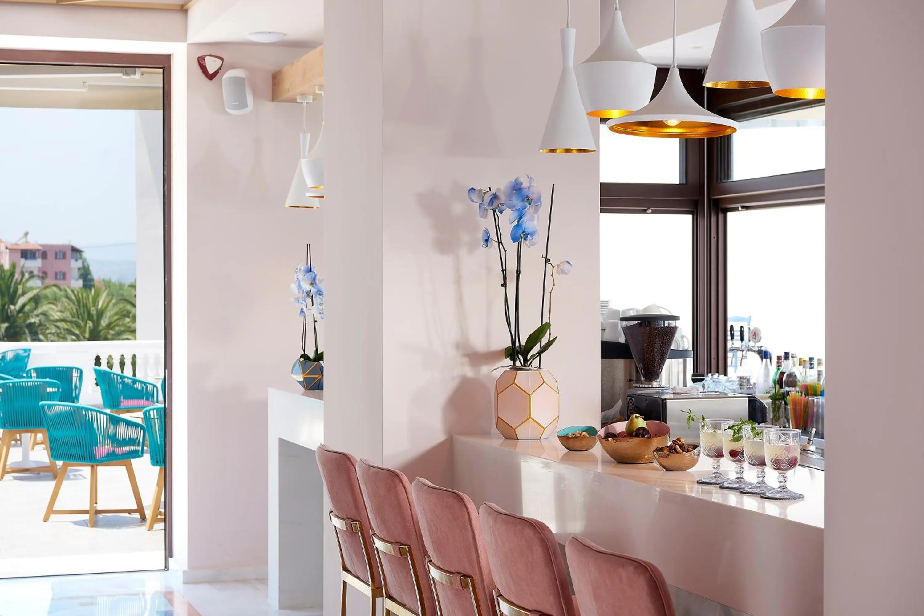 Lounge or bar in Mythos Palace Resort & Spa