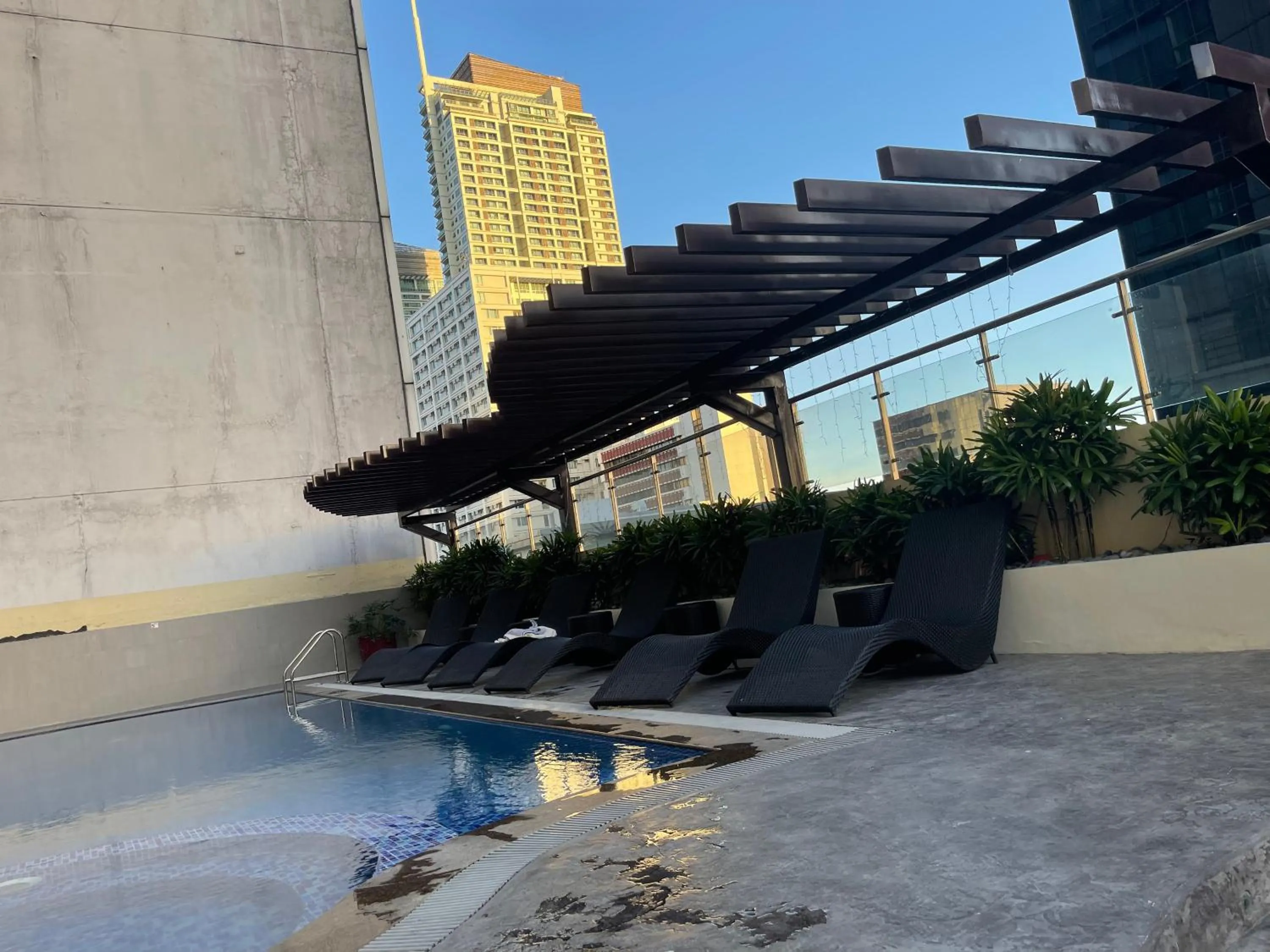 Poolview Family Room Greenbelt Makati
