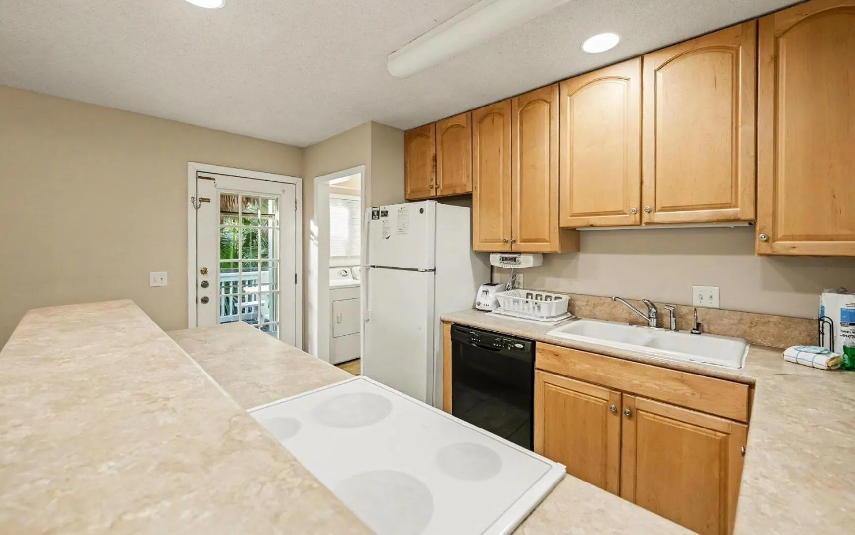 Kitchen or kitchenette in 844 Marsh Dunes