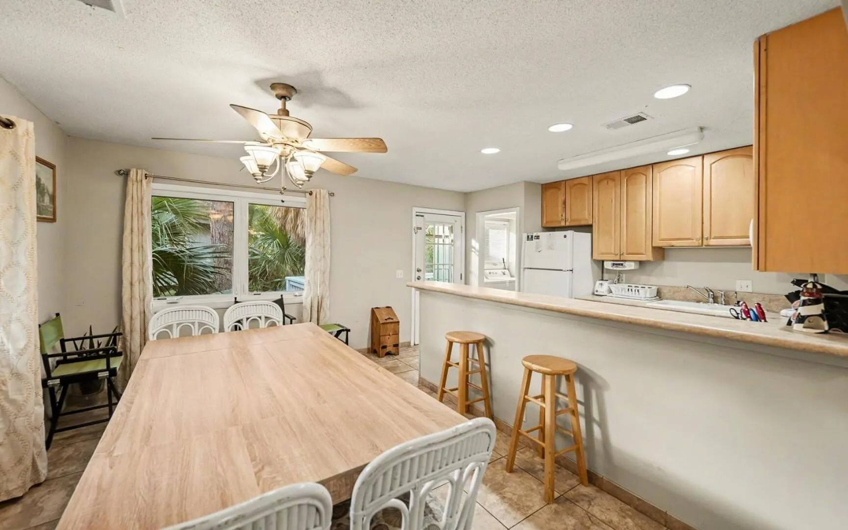 Dining area in 844 Marsh Dunes
