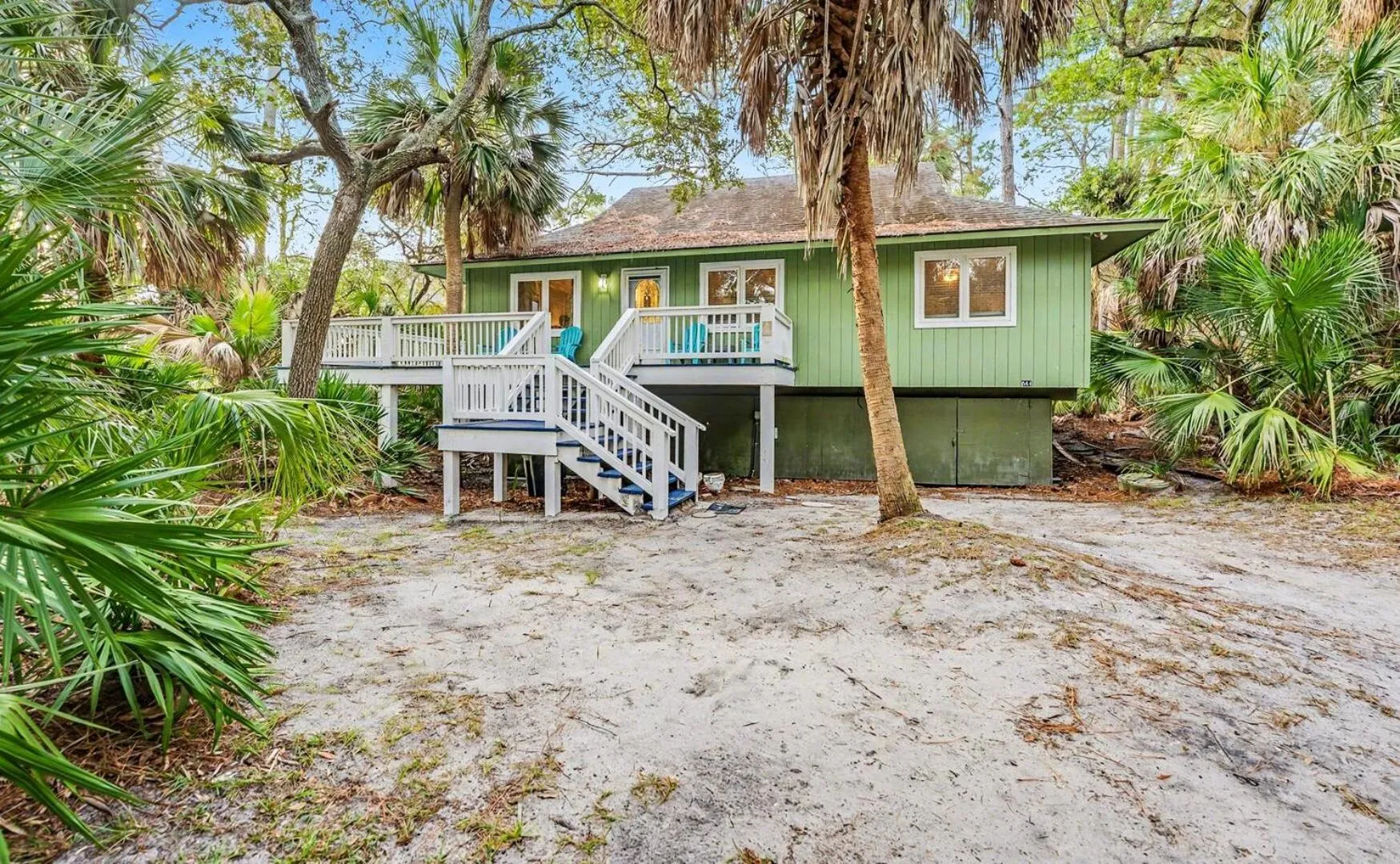 Property building in 844 Marsh Dunes