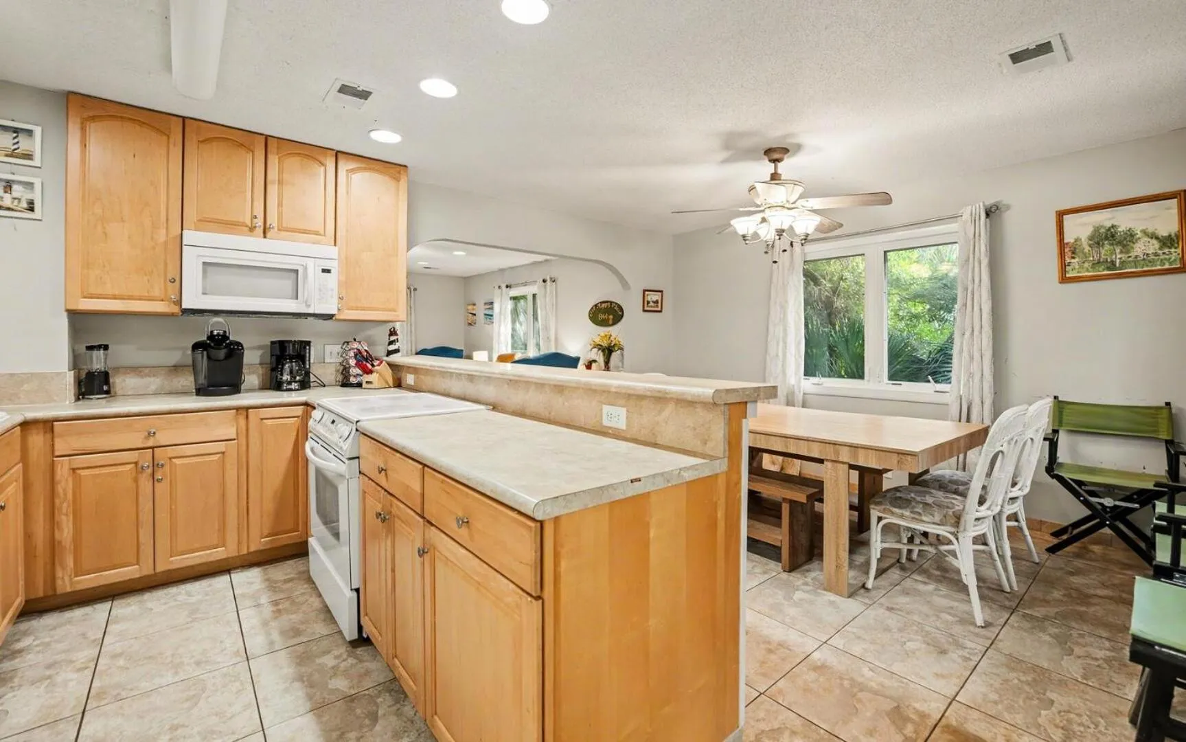Kitchen or kitchenette in 844 Marsh Dunes