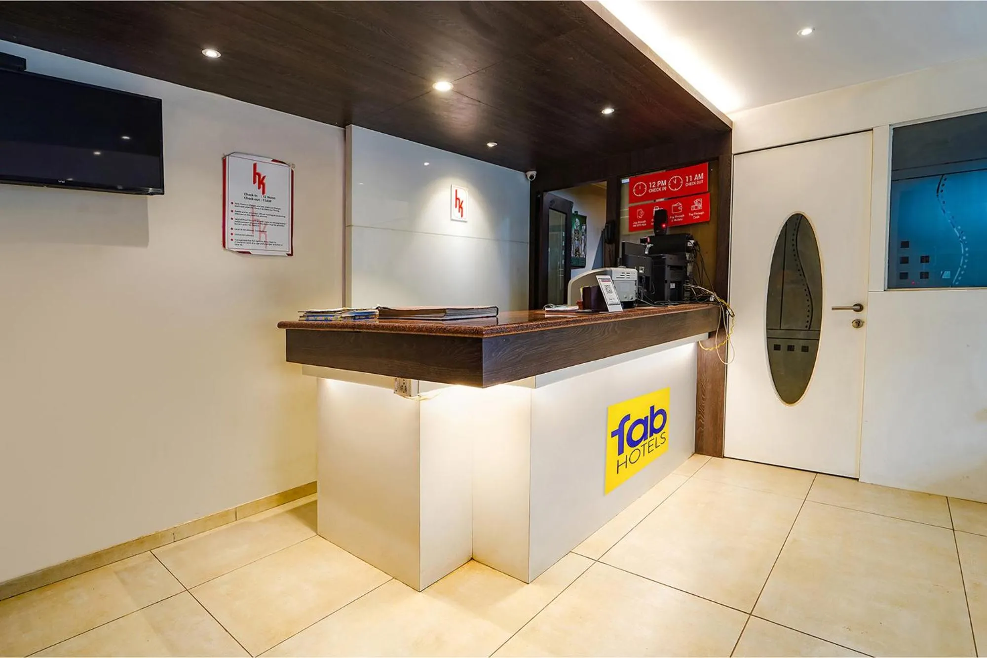 Lobby or reception in FabHotel Karpagam - 900m from Nehru Stadium