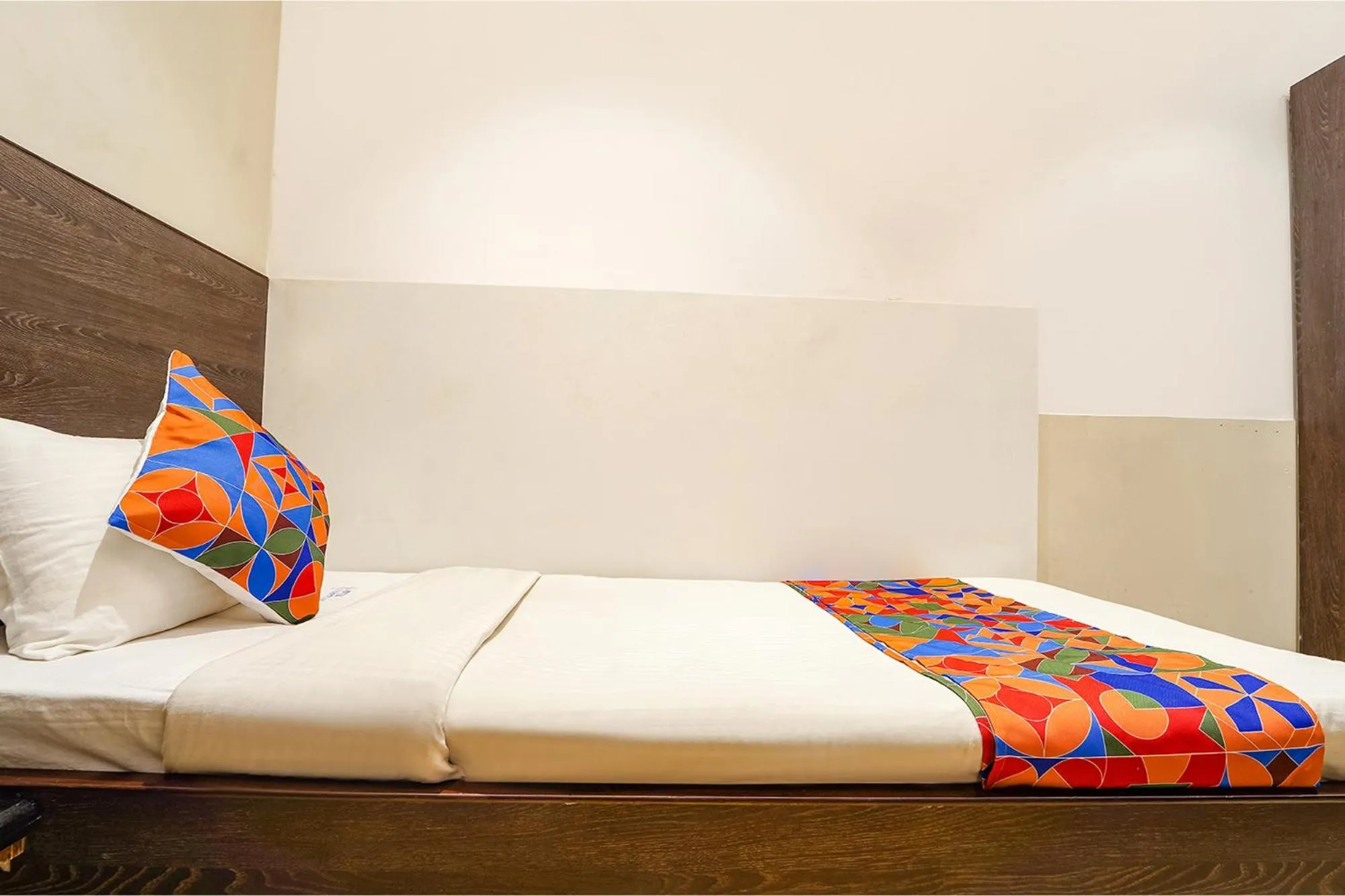 Bed in FabHotel Karpagam - 900m from Nehru Stadium