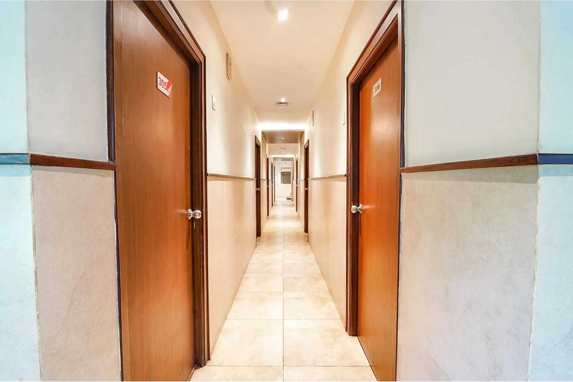 Lobby or reception in FabHotel Karpagam - 900m from Nehru Stadium