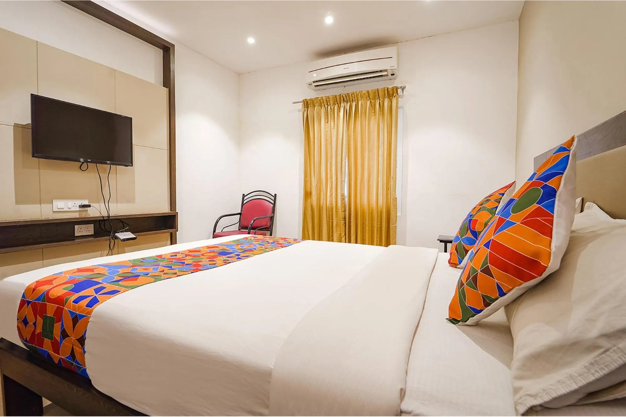 Bed in FabHotel Karpagam - 900m from Nehru Stadium