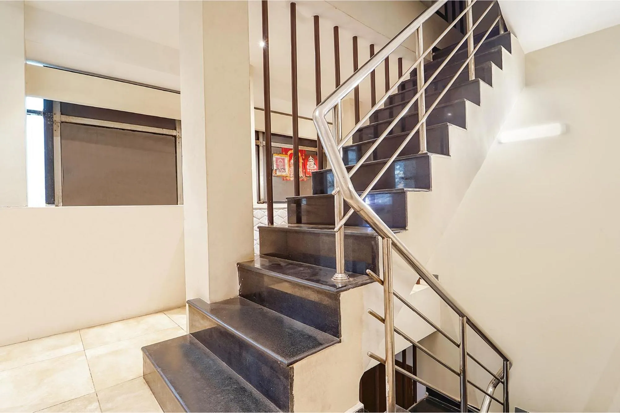 Lobby or reception in FabHotel Karpagam - 900m from Nehru Stadium