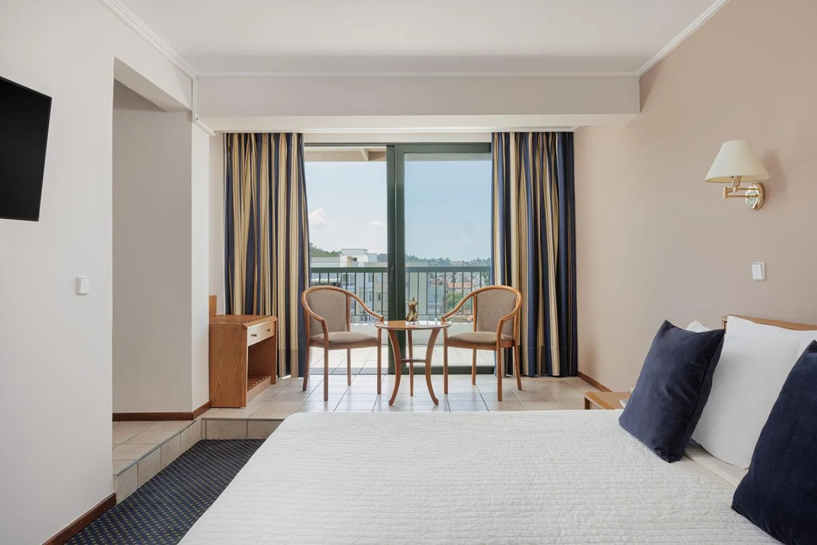 Bedroom, Bed in Sun Beach Hotel