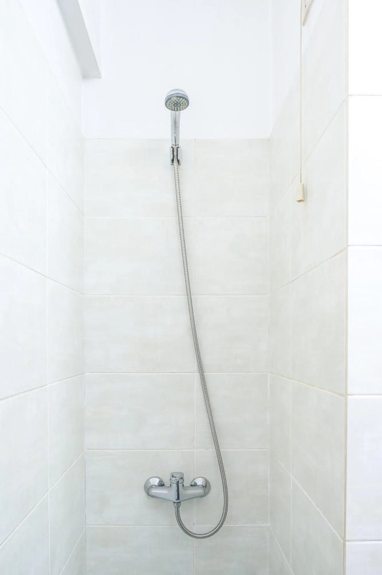 Shower in Athens Odeon Hotel