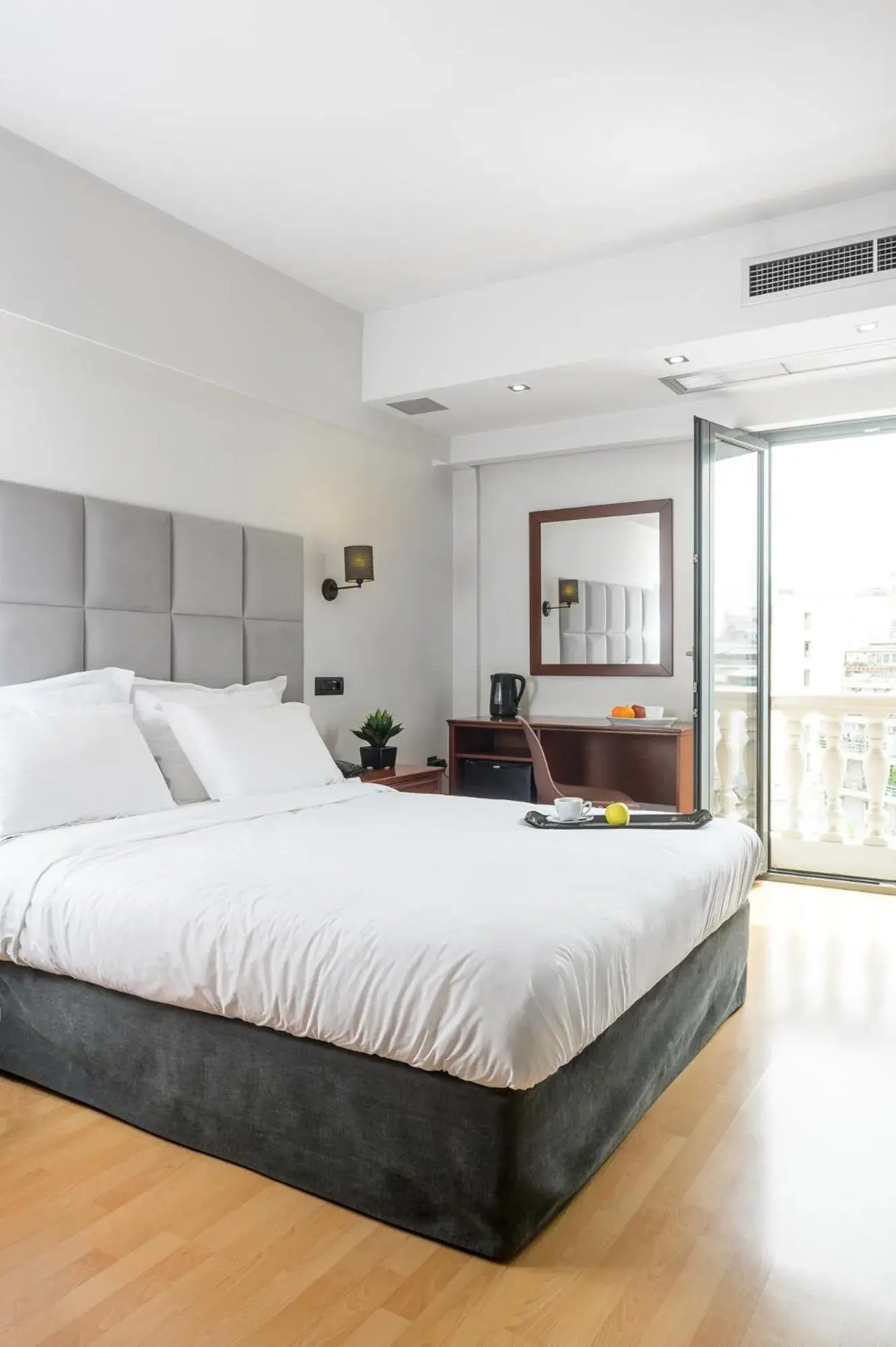 Single Room in Athens Odeon Hotel Single Room in Athens Odeon Hotel