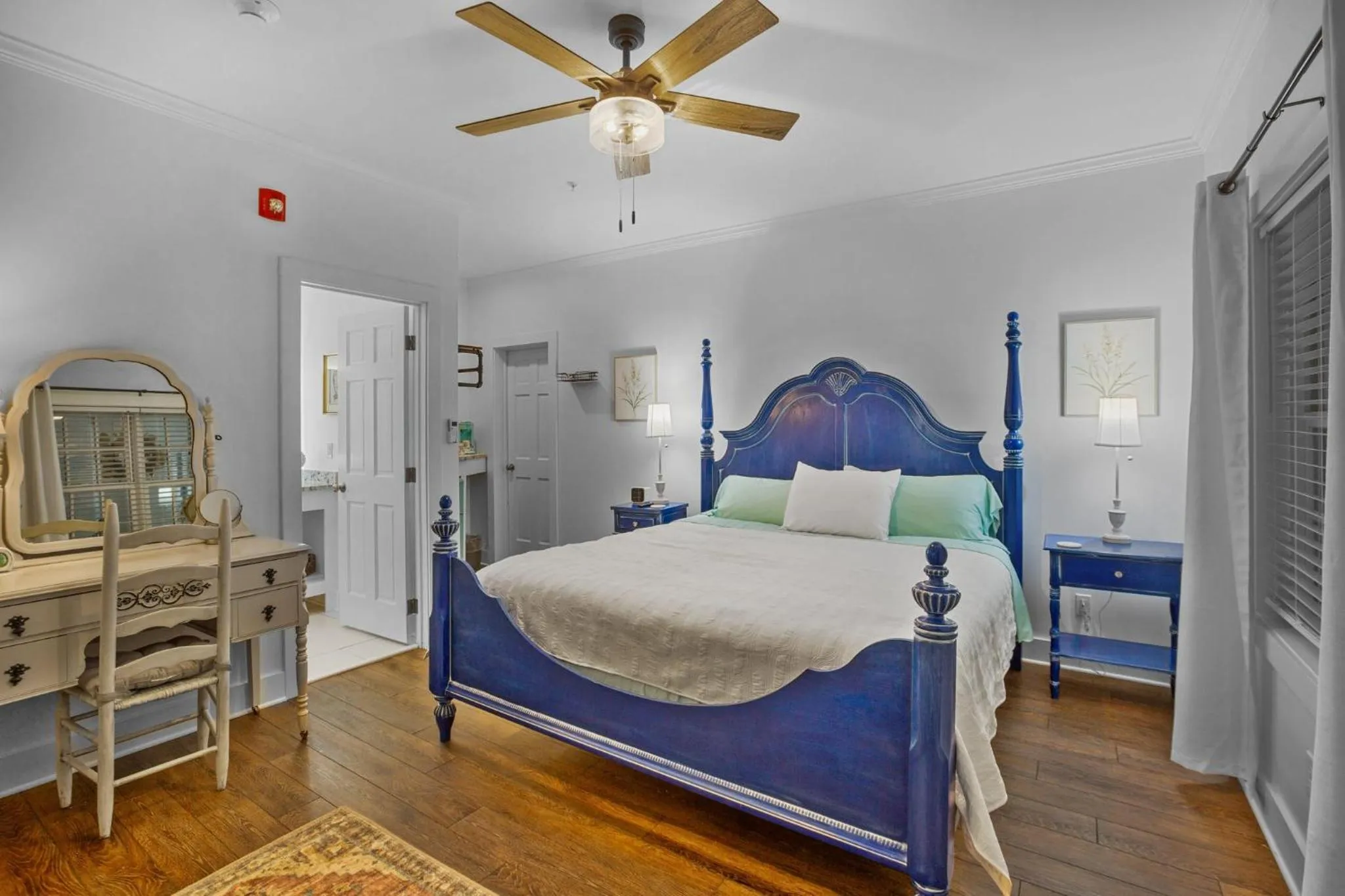 Bedroom, Bed in Little Inn on Main