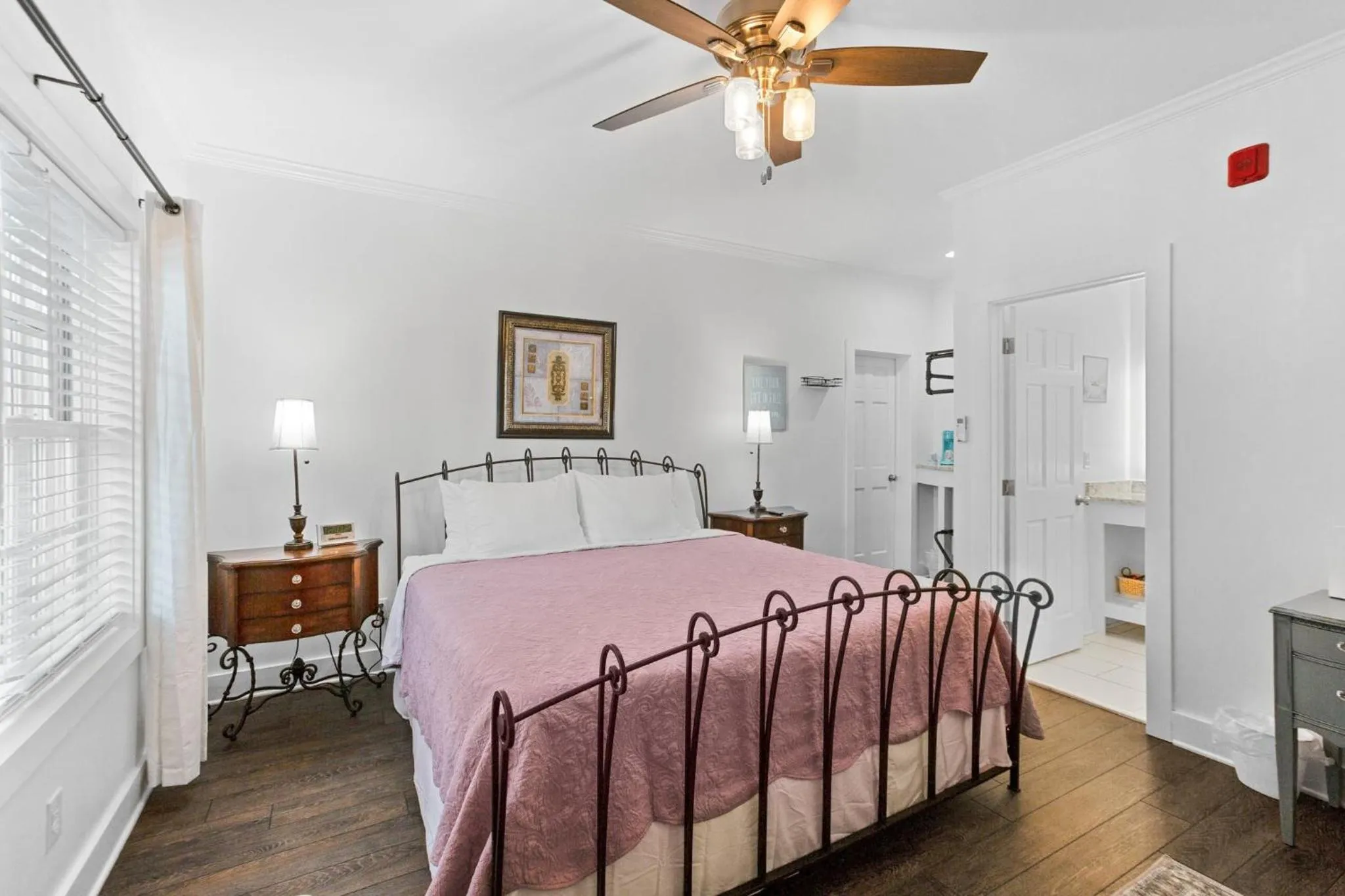 Bedroom, Bed in Little Inn on Main