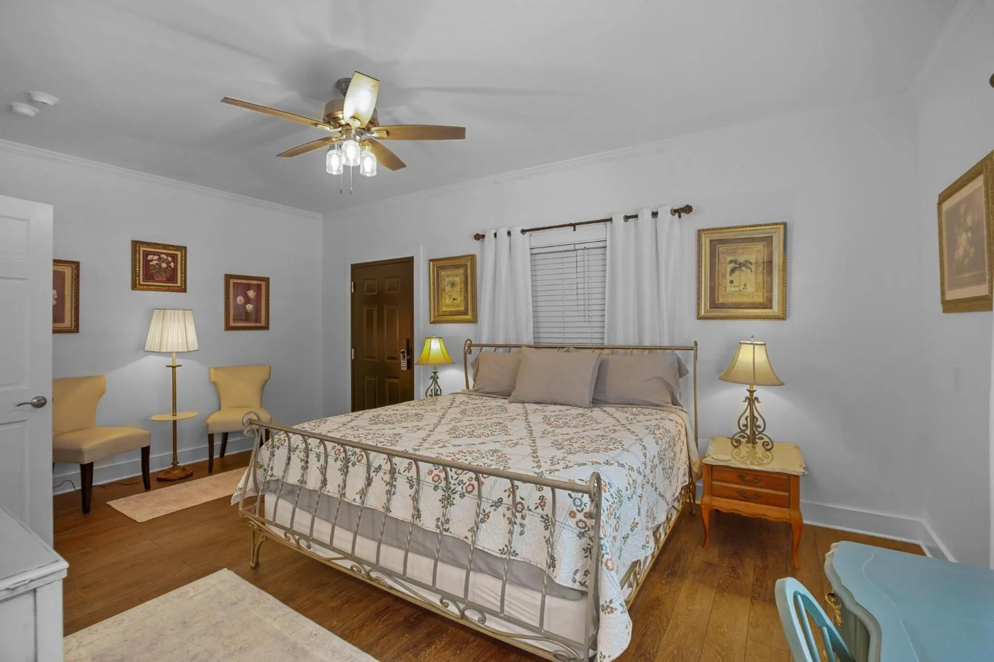 King Room - Disability Access in Little Inn on Main