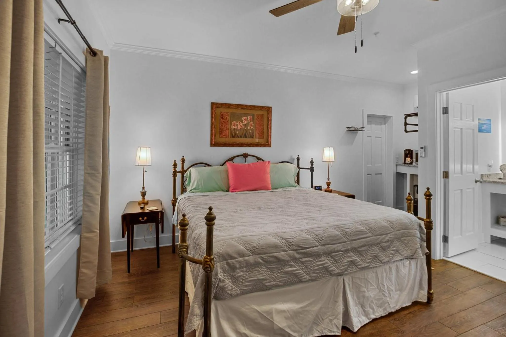 Bedroom, Bed in Little Inn on Main