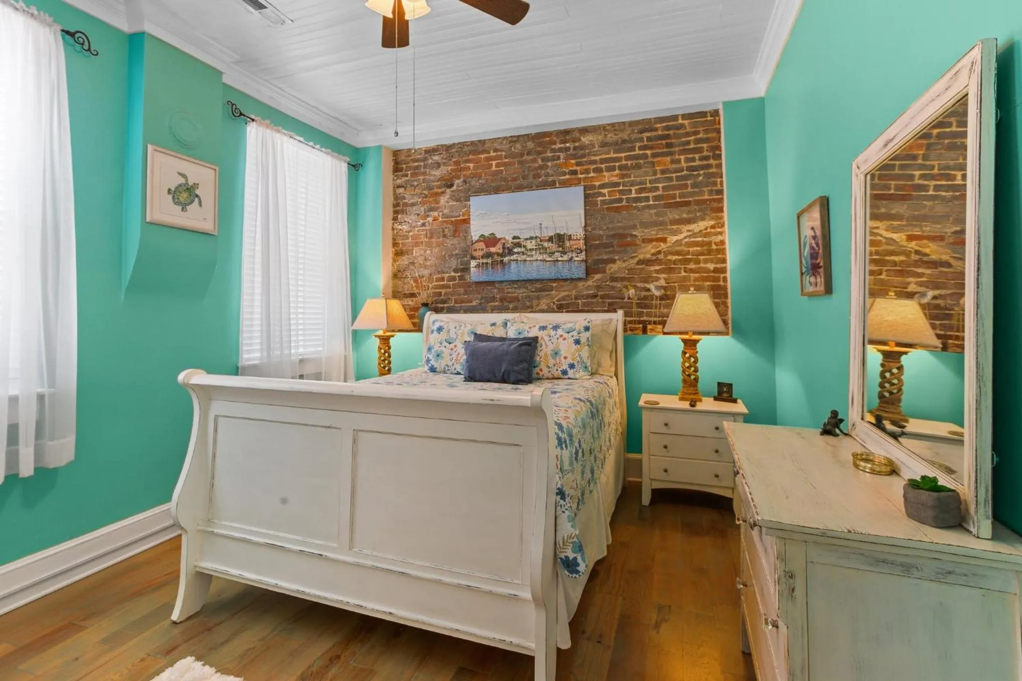 Bedroom, Bed in Little Inn on Main