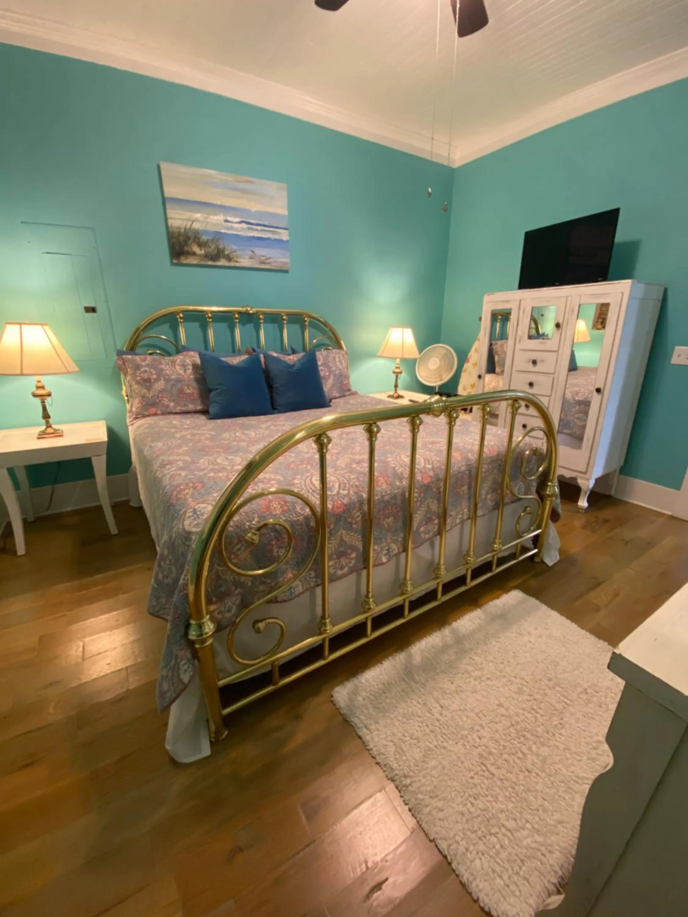 Bed in Little Inn on Main