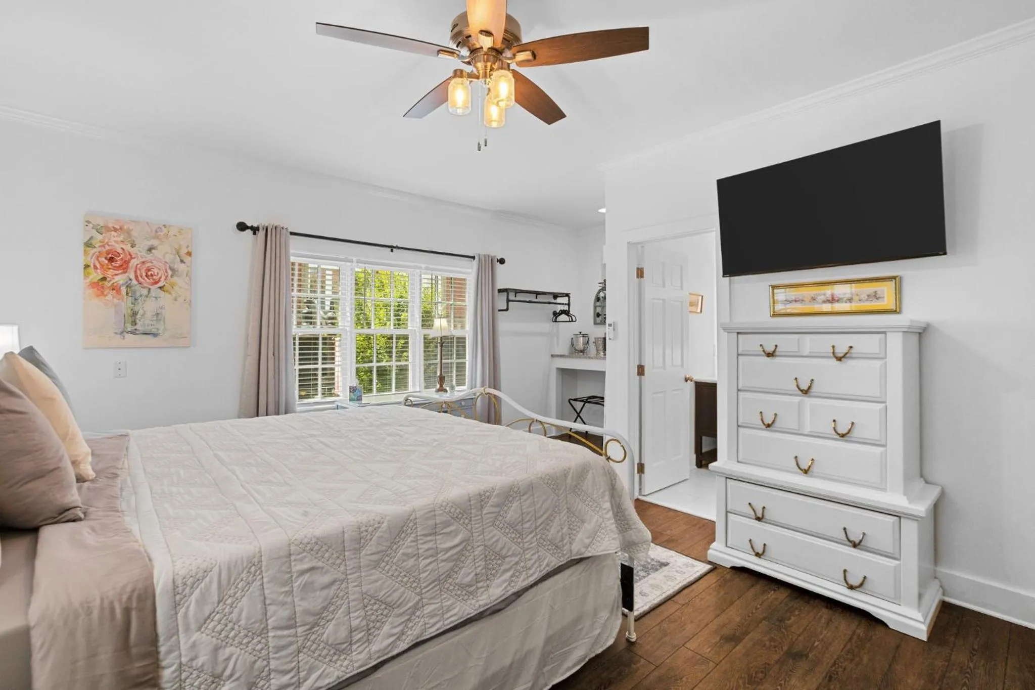 Bedroom, Bed in Little Inn on Main