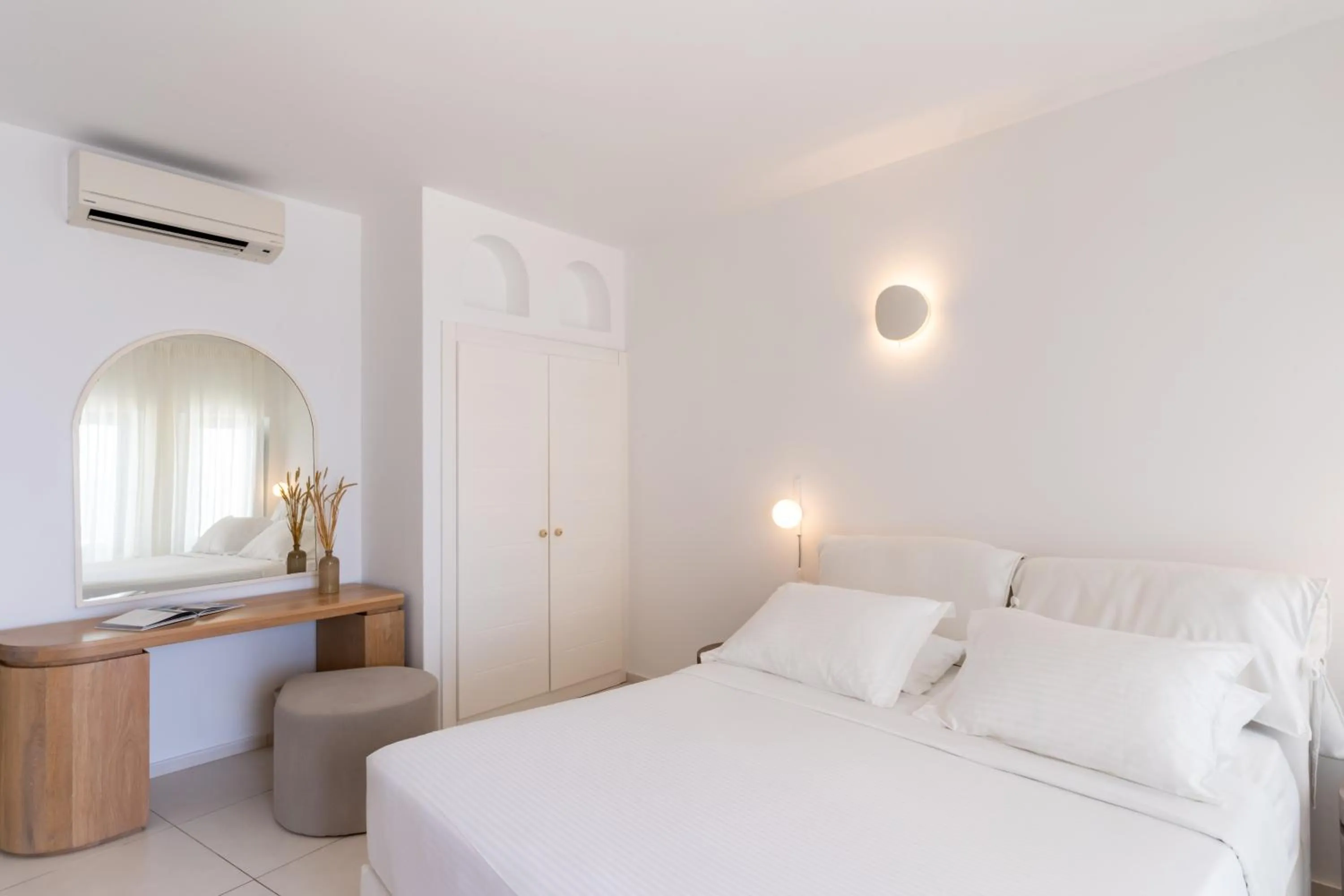 Bed in Lilium Hotel Santorini