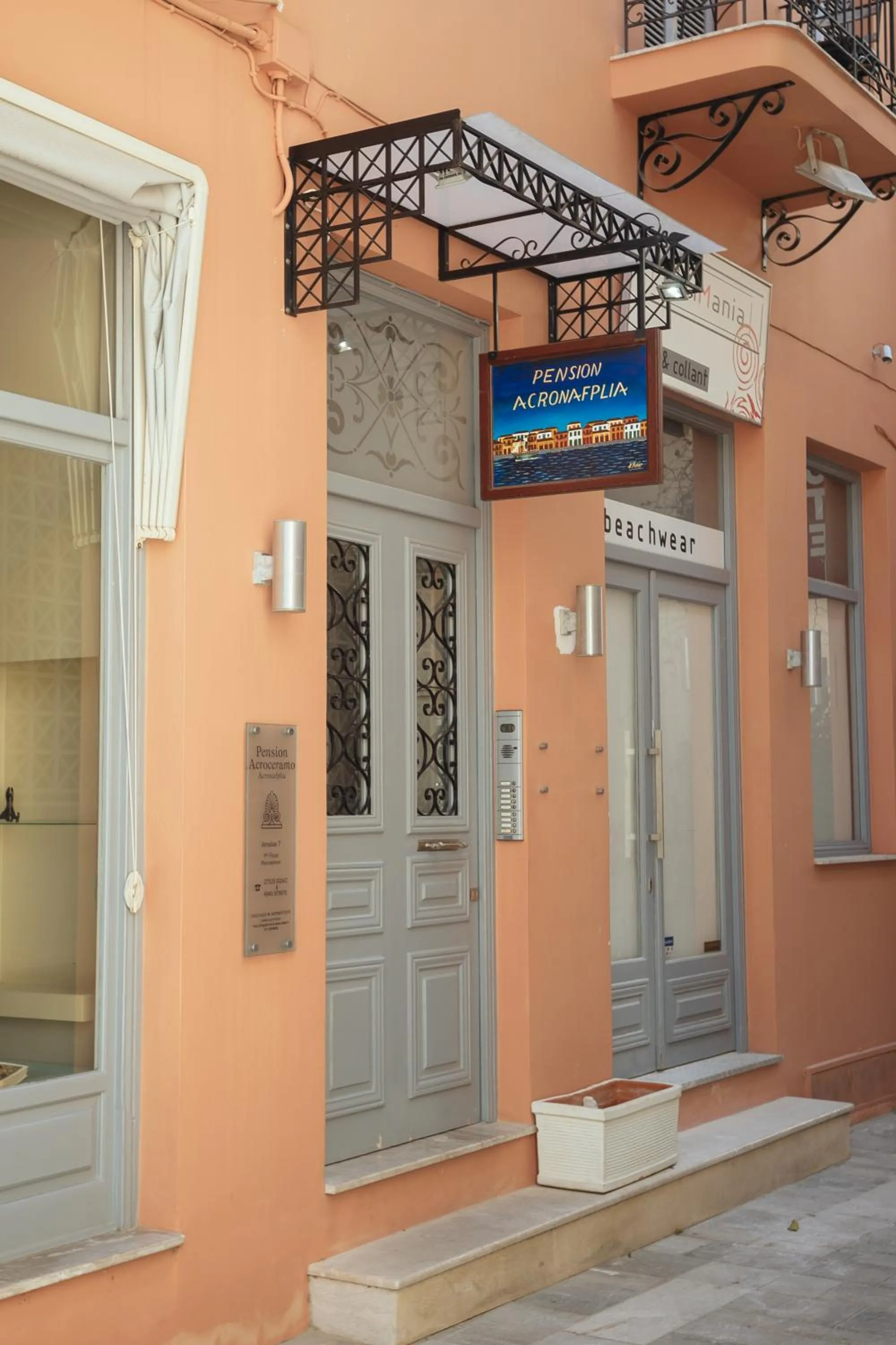 Facade/entrance in pension Acronafplia B&D