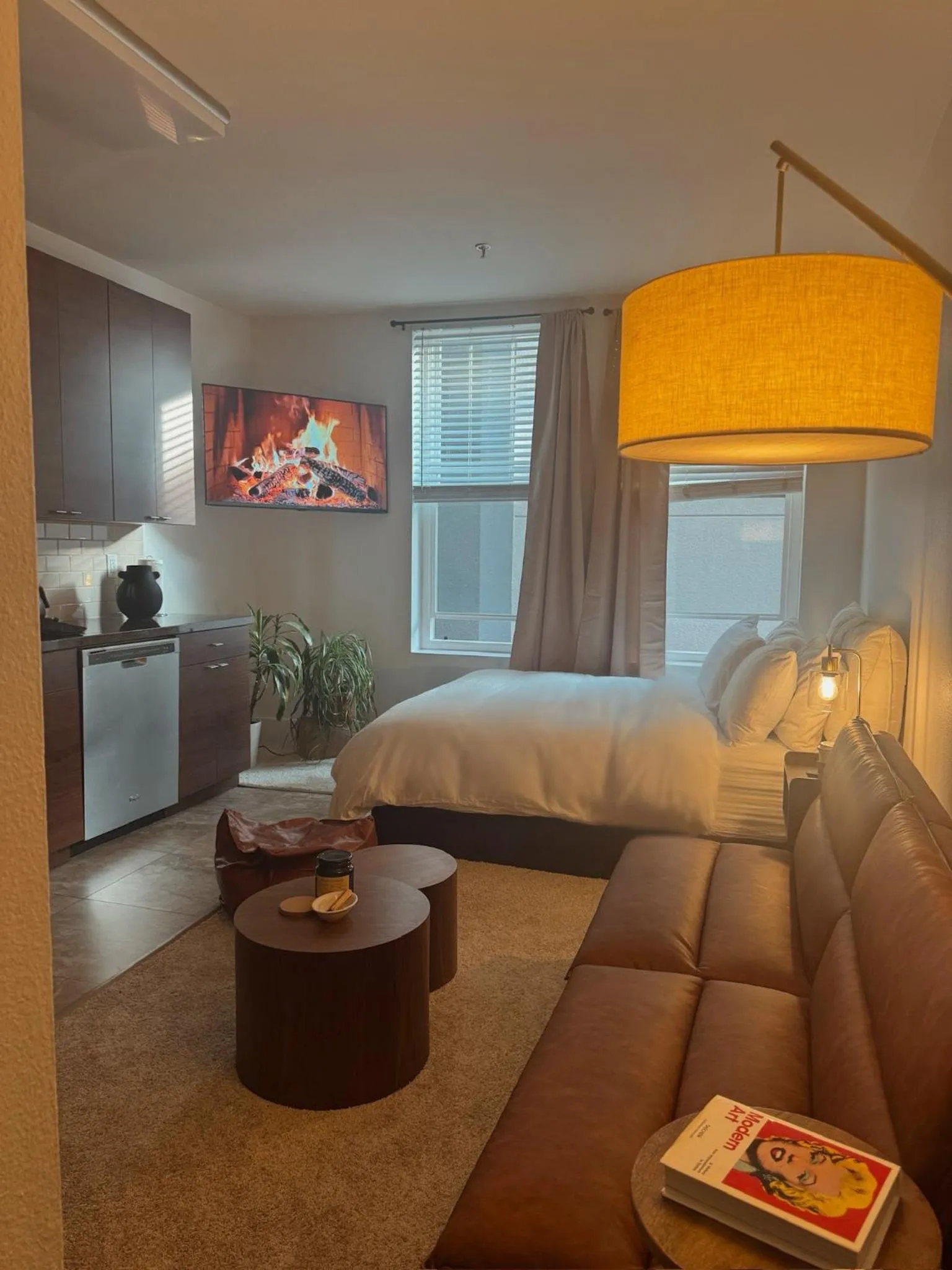 Standard Studio in Exclusive Suites in MDR-Venice with Pool, GYM & HotTub