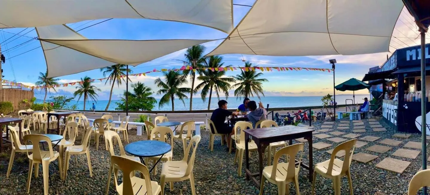 Restaurant/places to eat in Happy Island Inn