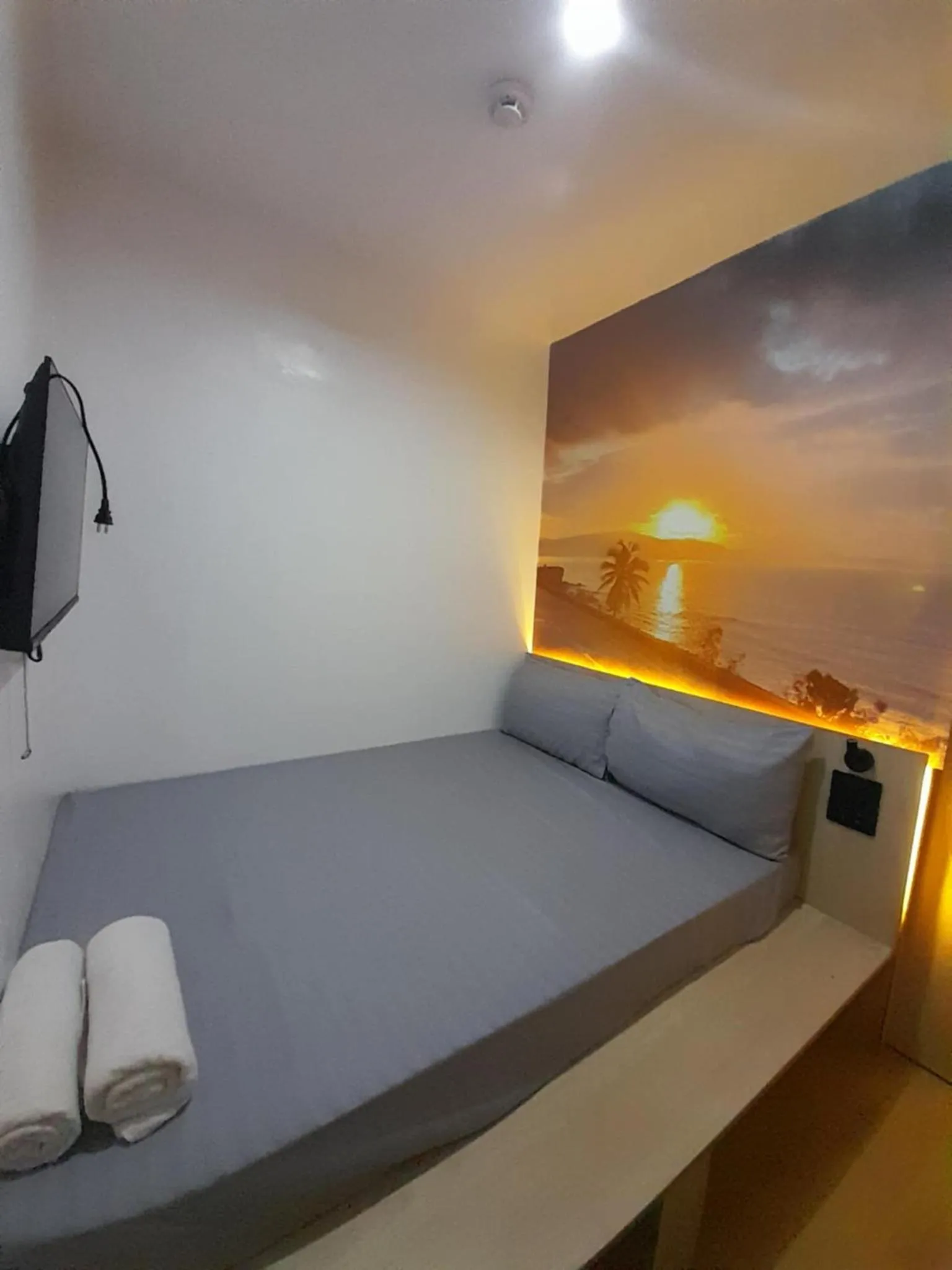 Bed in Happy Island Inn