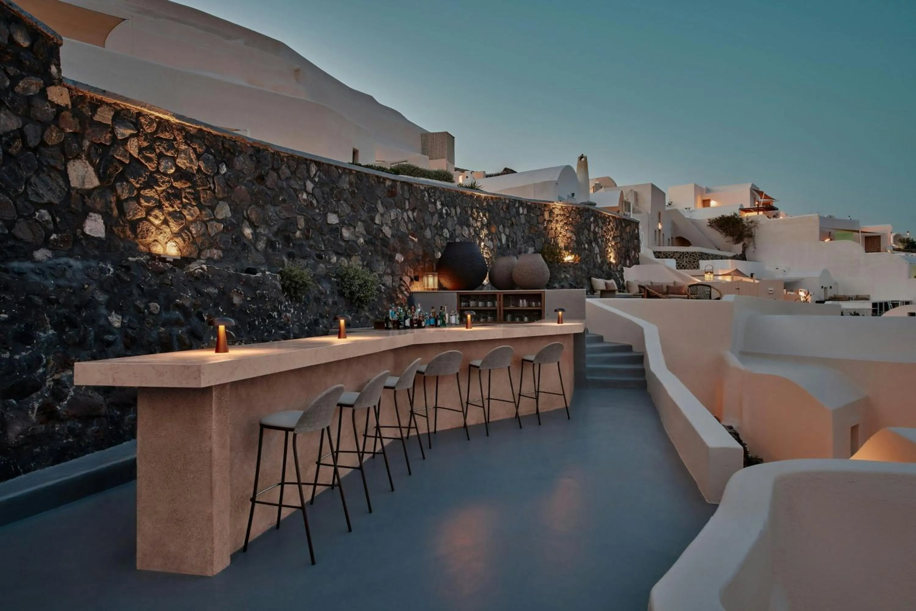 Lounge or bar in Mystique, a Luxury Collection Hotel, Santorini