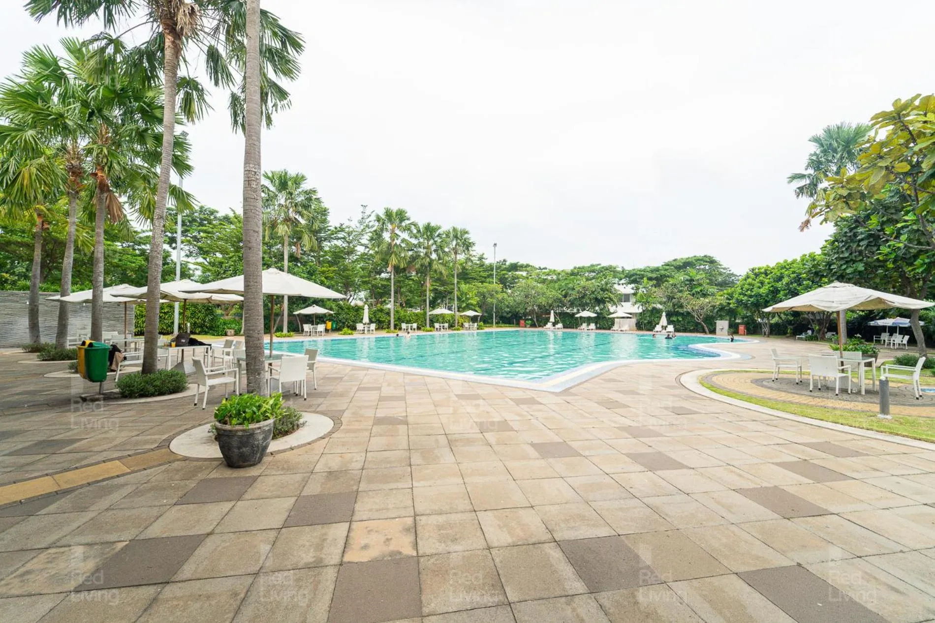 Swimming pool in RedLiving Apartemen Aeropolis - Ivan Tower AR1