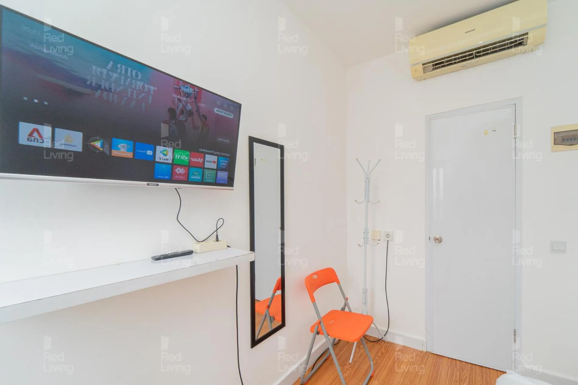 TV and multimedia in RedLiving Apartemen Aeropolis - Ivan Tower AR1