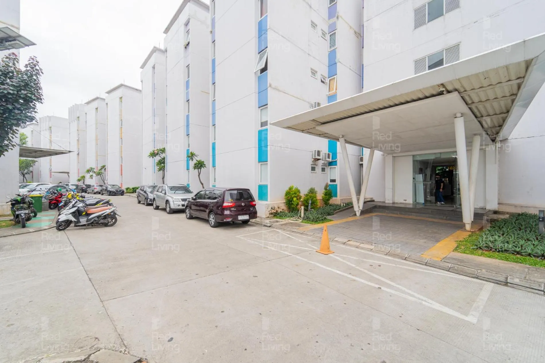 Property building in RedLiving Apartemen Aeropolis - Ivan Tower AR1