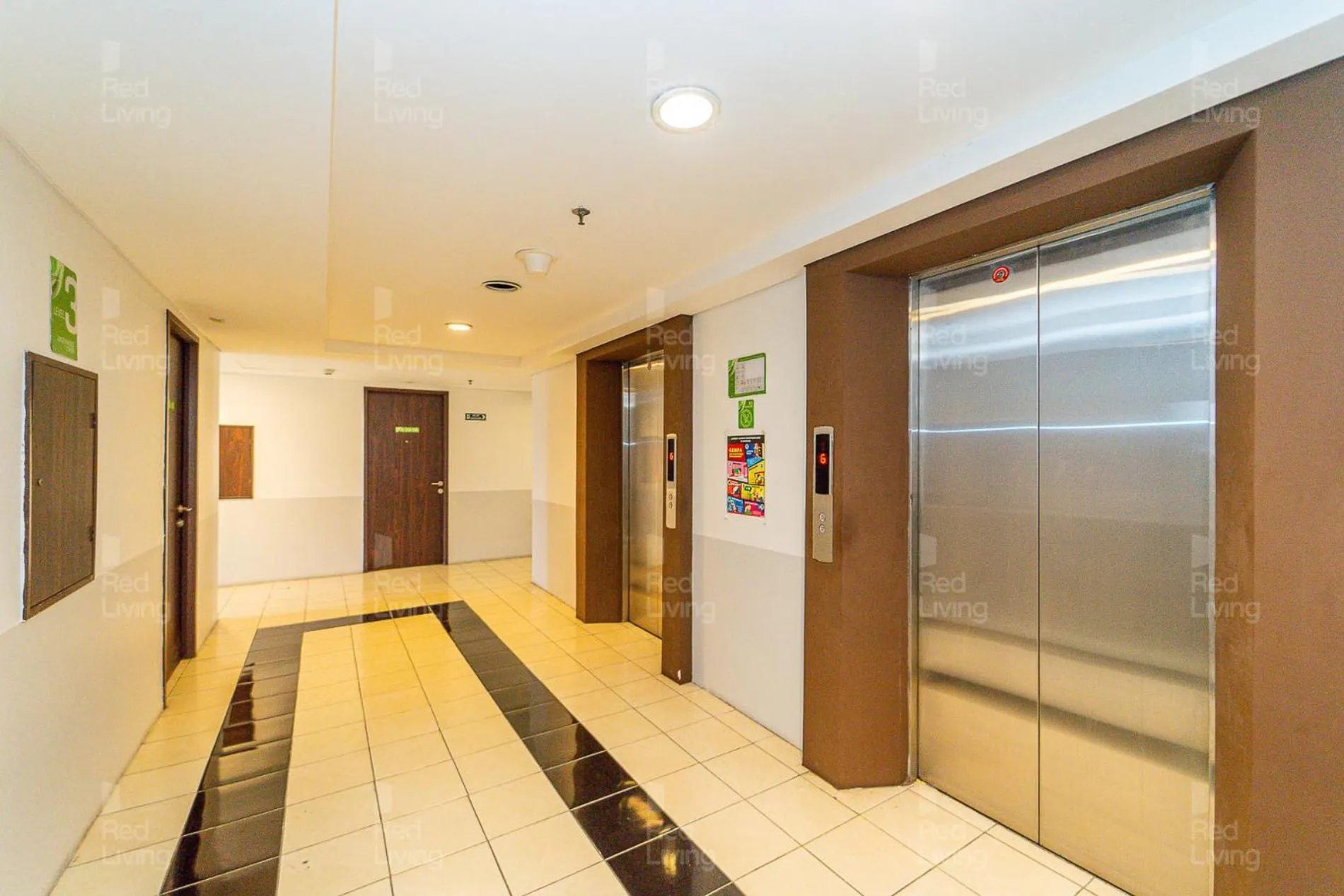 elevator in RedLiving Apartemen Serpong Green View - Nawawih Room Tower B