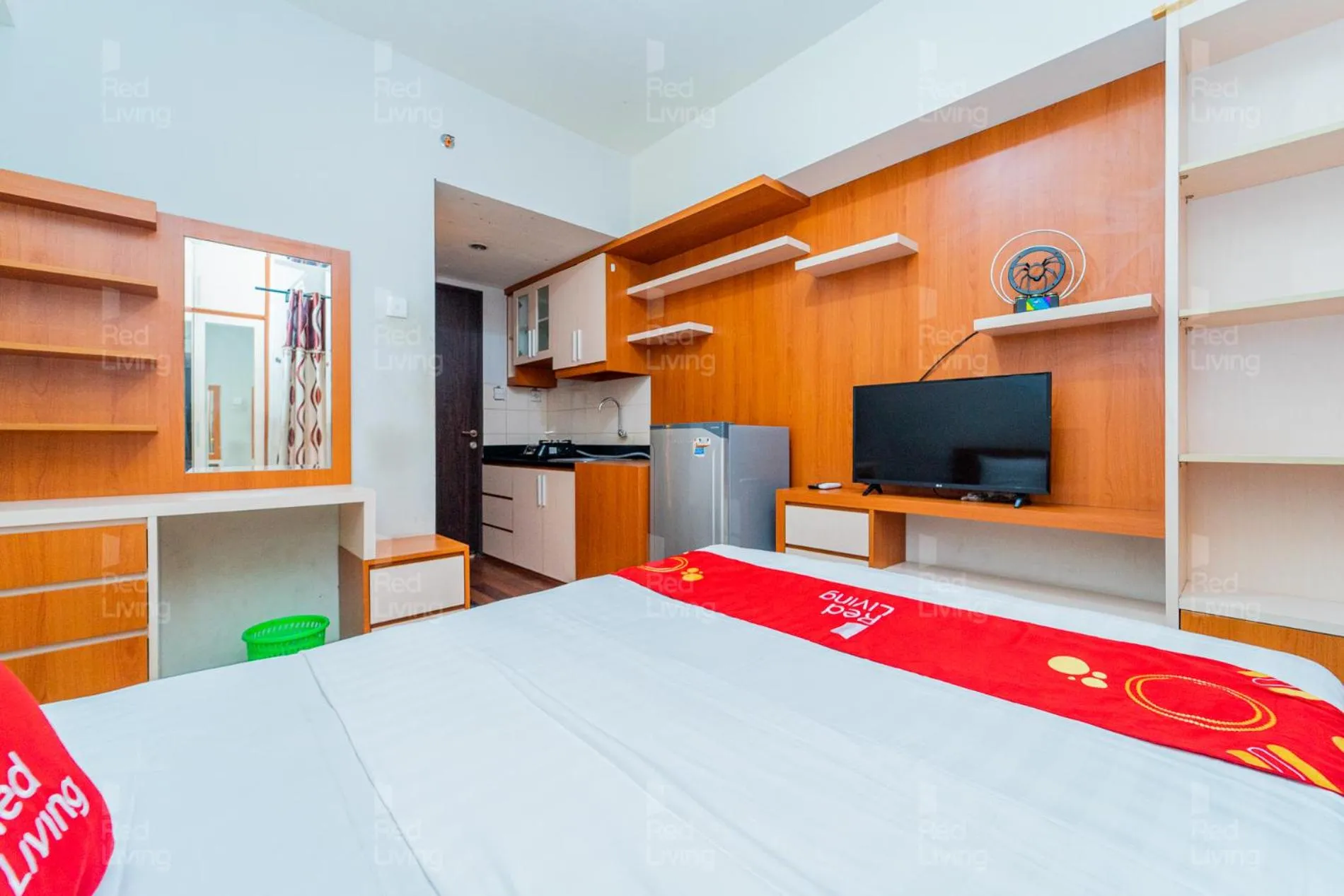 Bedroom, Bed in RedLiving Apartemen Serpong Green View - Nawawih Room Tower B