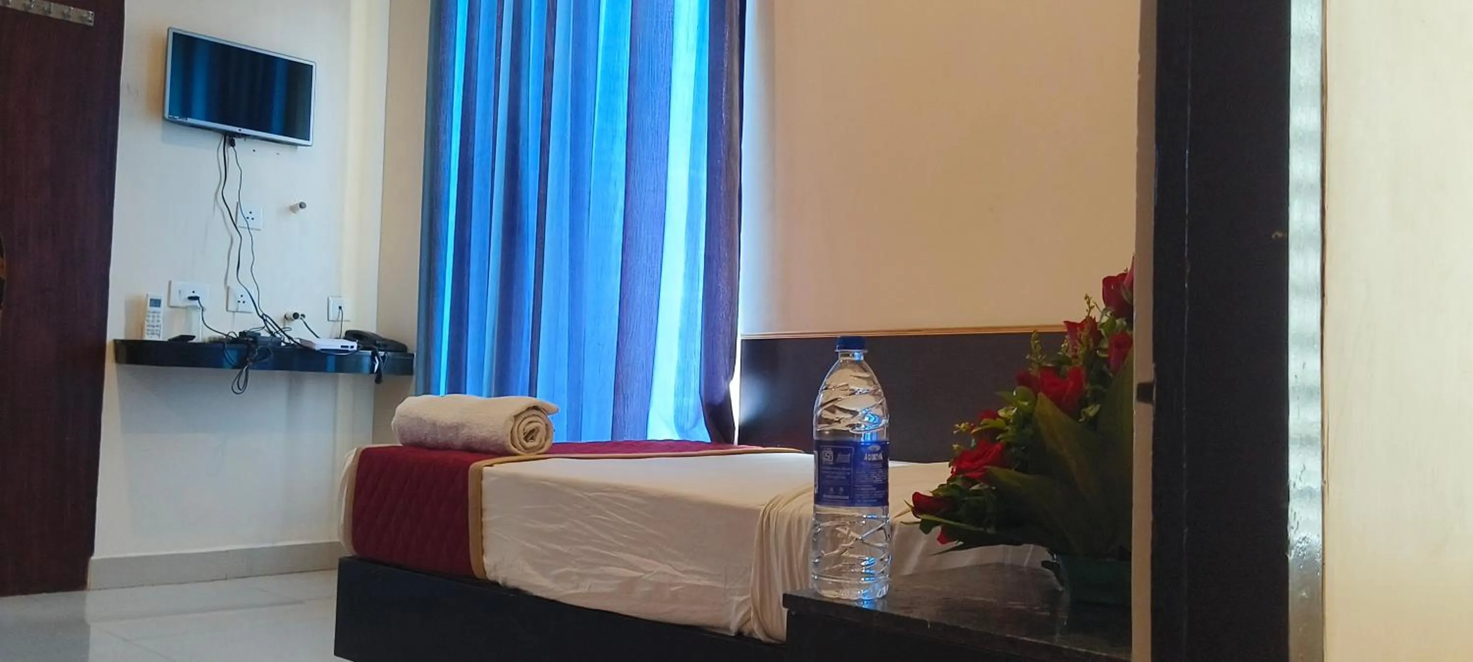 Bedroom, Bed in HOTEL PIONEER PARADISE