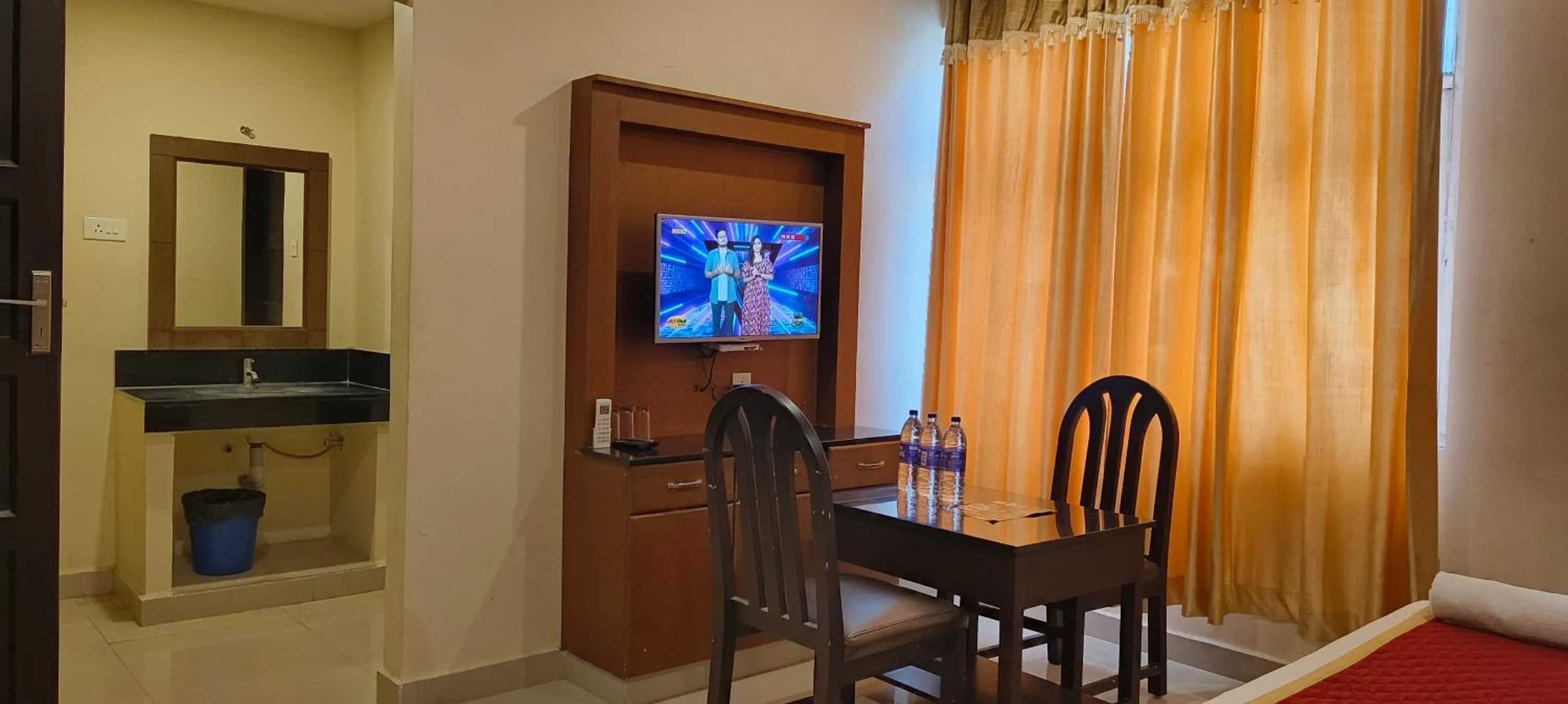 TV and multimedia in HOTEL PIONEER PARADISE