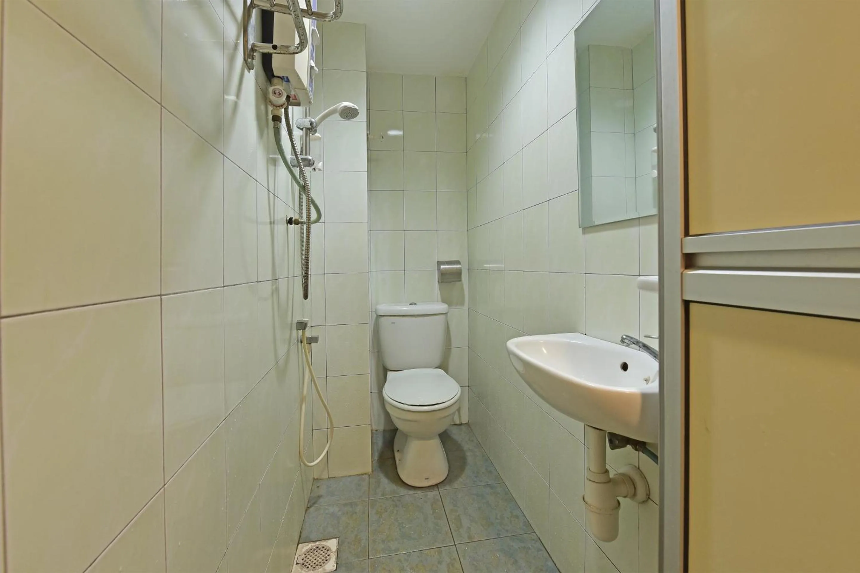 Bathroom in OYO 90732 New Hotel 33