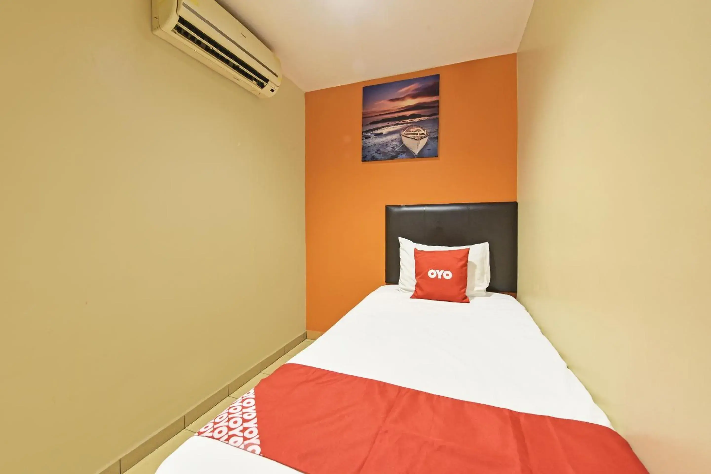 Standard Single Room - single occupancy in OYO 90732 New Hotel 33 Standard Single Room - single occupancy in OYO 90732 New Hotel 33