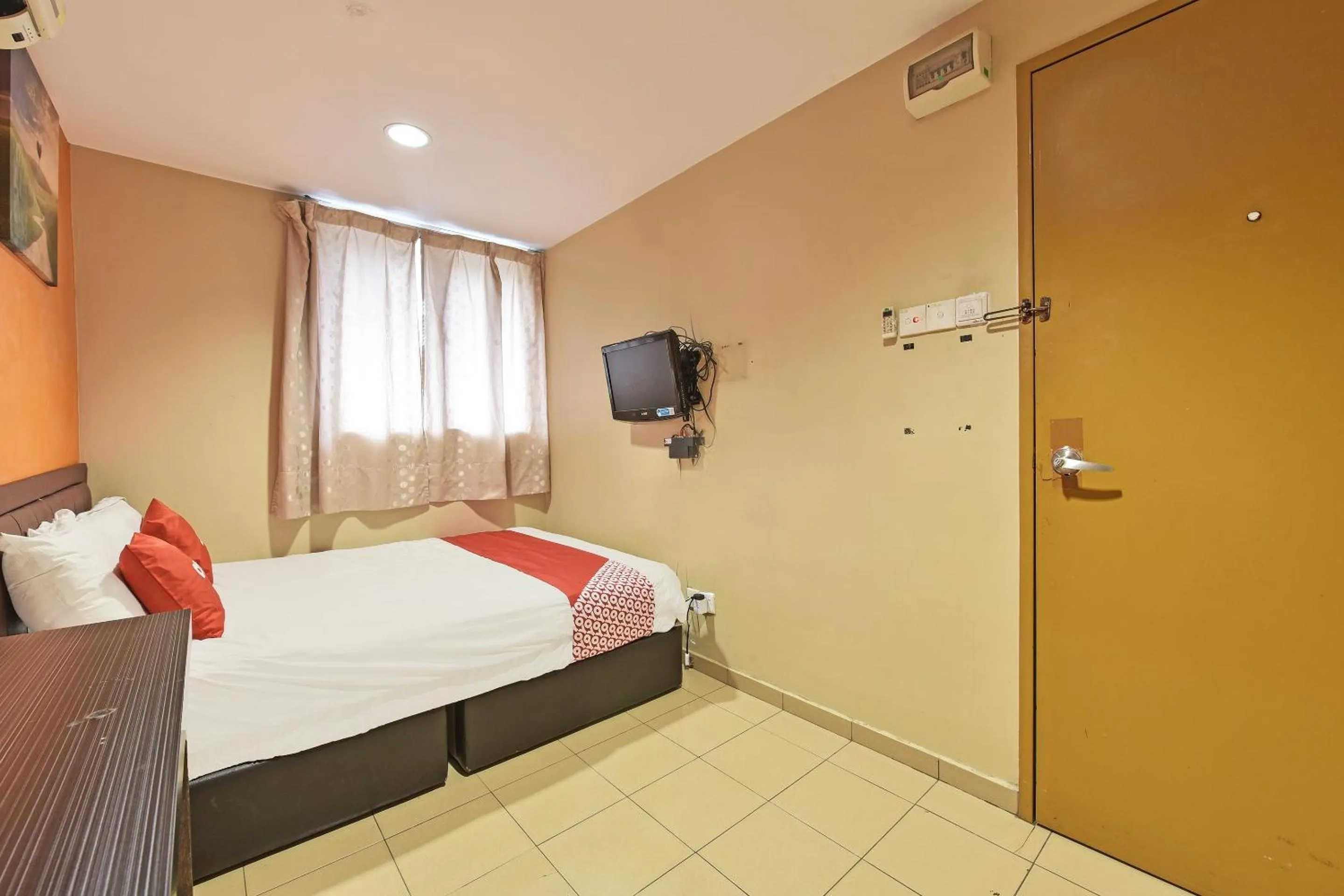 Bedroom in OYO 90732 New Hotel 33