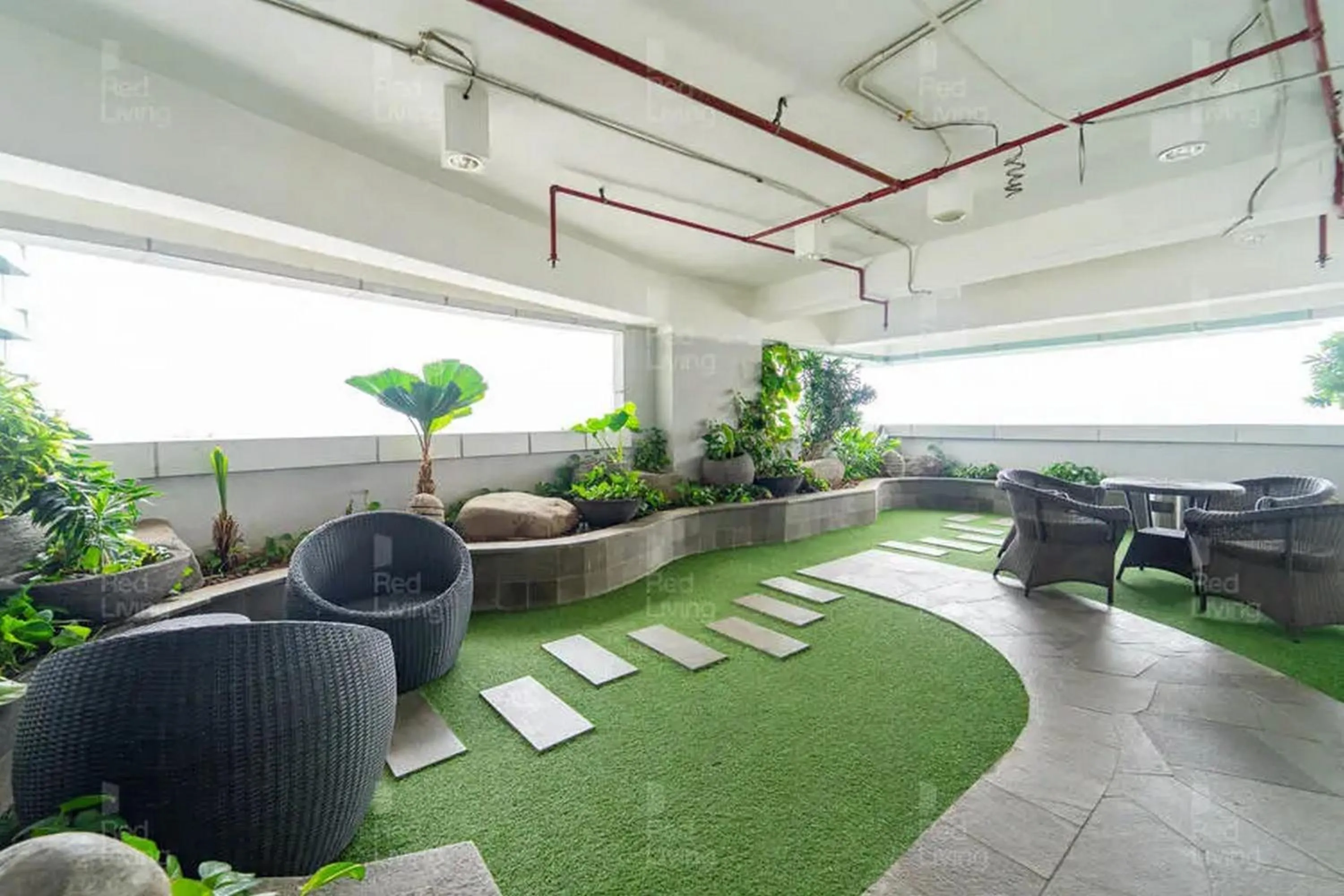 Living room in RedLiving Apartemen Grand Kamala Lagoon - Icha Rooms Tower Barclay South with Netflix