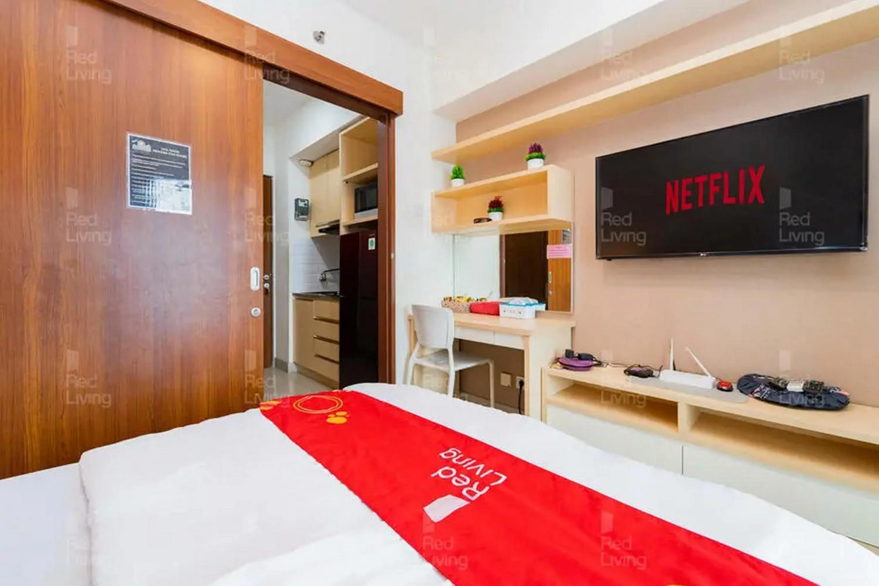 Bedroom, Bed in RedLiving Apartemen Grand Kamala Lagoon - Icha Rooms Tower Barclay South with Netflix