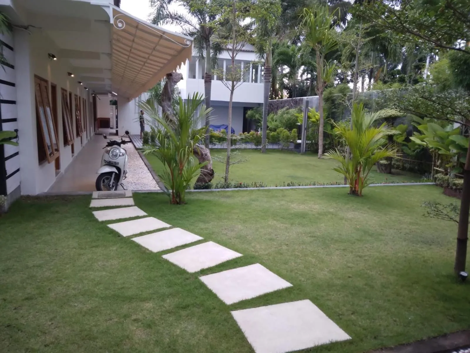 Garden in Roots Hotel Senggigi
