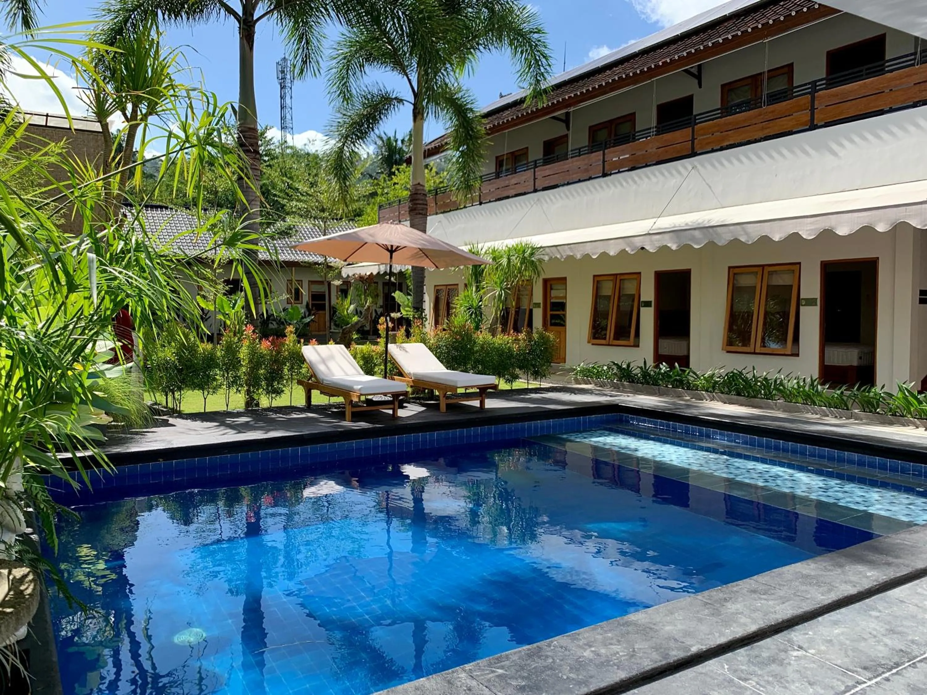 Swimming pool in Roots Hotel Senggigi