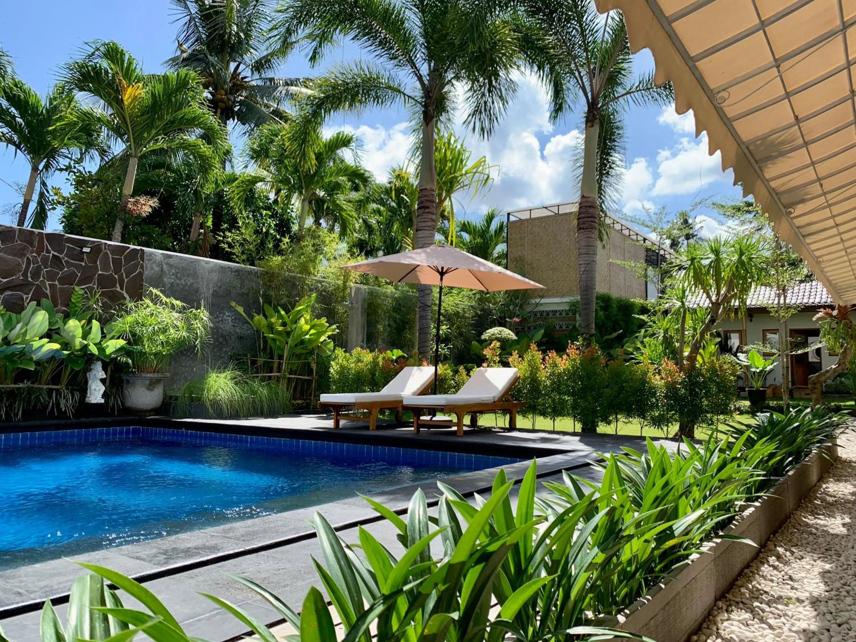 Swimming pool in Roots Hotel Senggigi