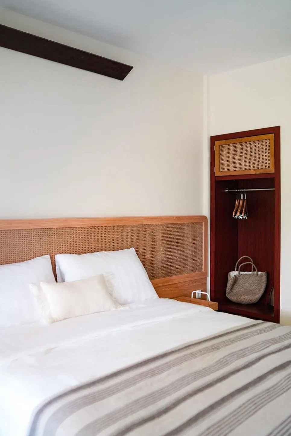 Bedroom, Bed in Roots Hotel Senggigi
