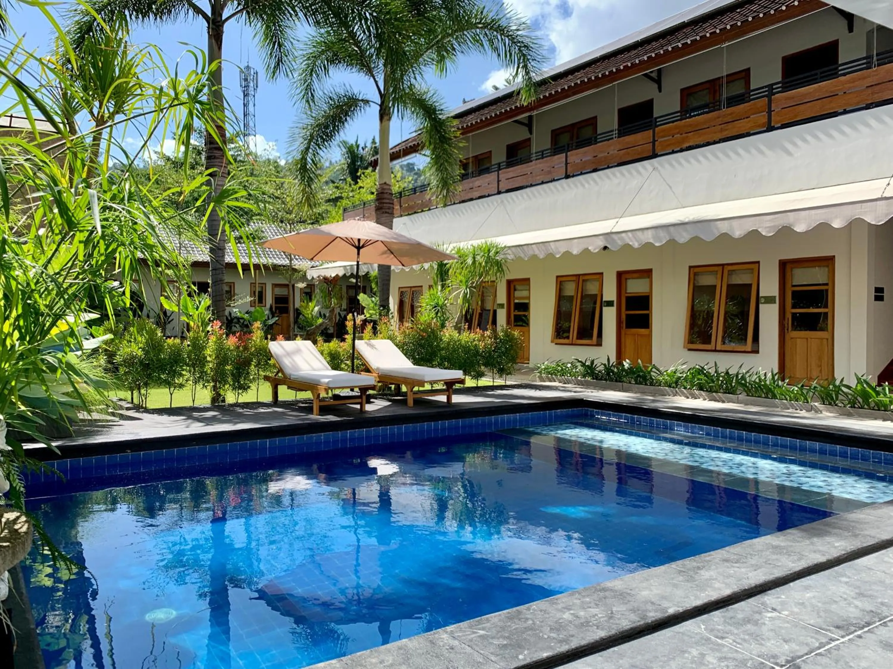 Swimming pool in Roots Hotel Senggigi