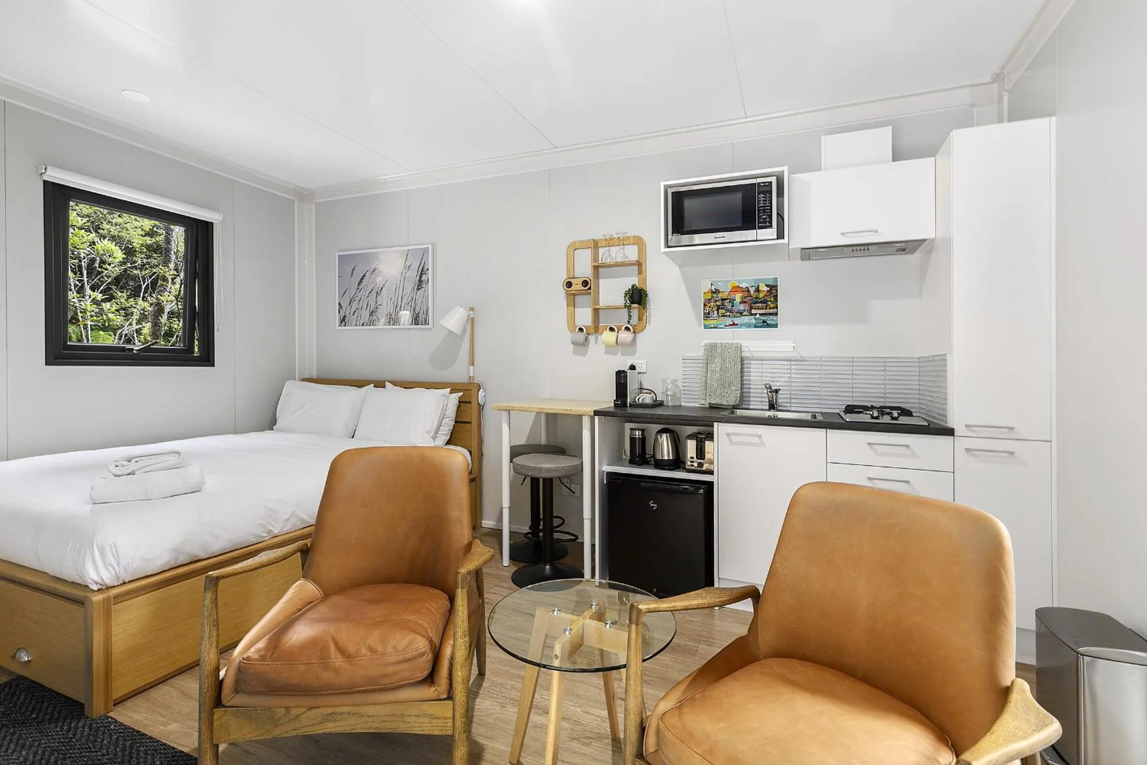 Living room in 2 Peas In A Pod