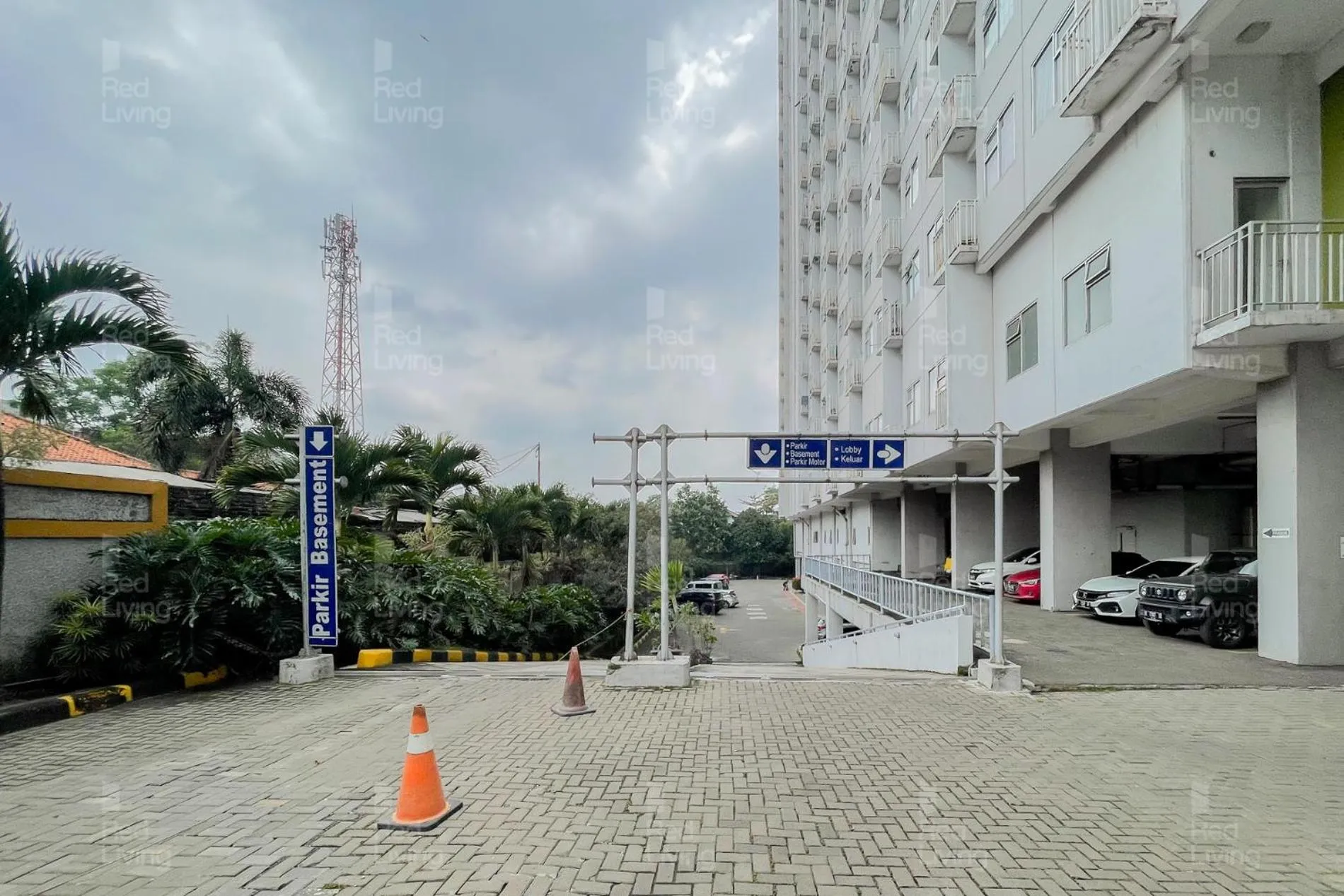 Property building in RedLiving Apartemen Easton Park Jatinangor - Rajes Room