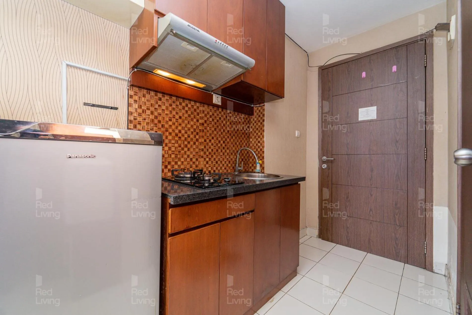 Kitchen or kitchenette in RedLiving Apartemen Easton Park Jatinangor - Rajes Room