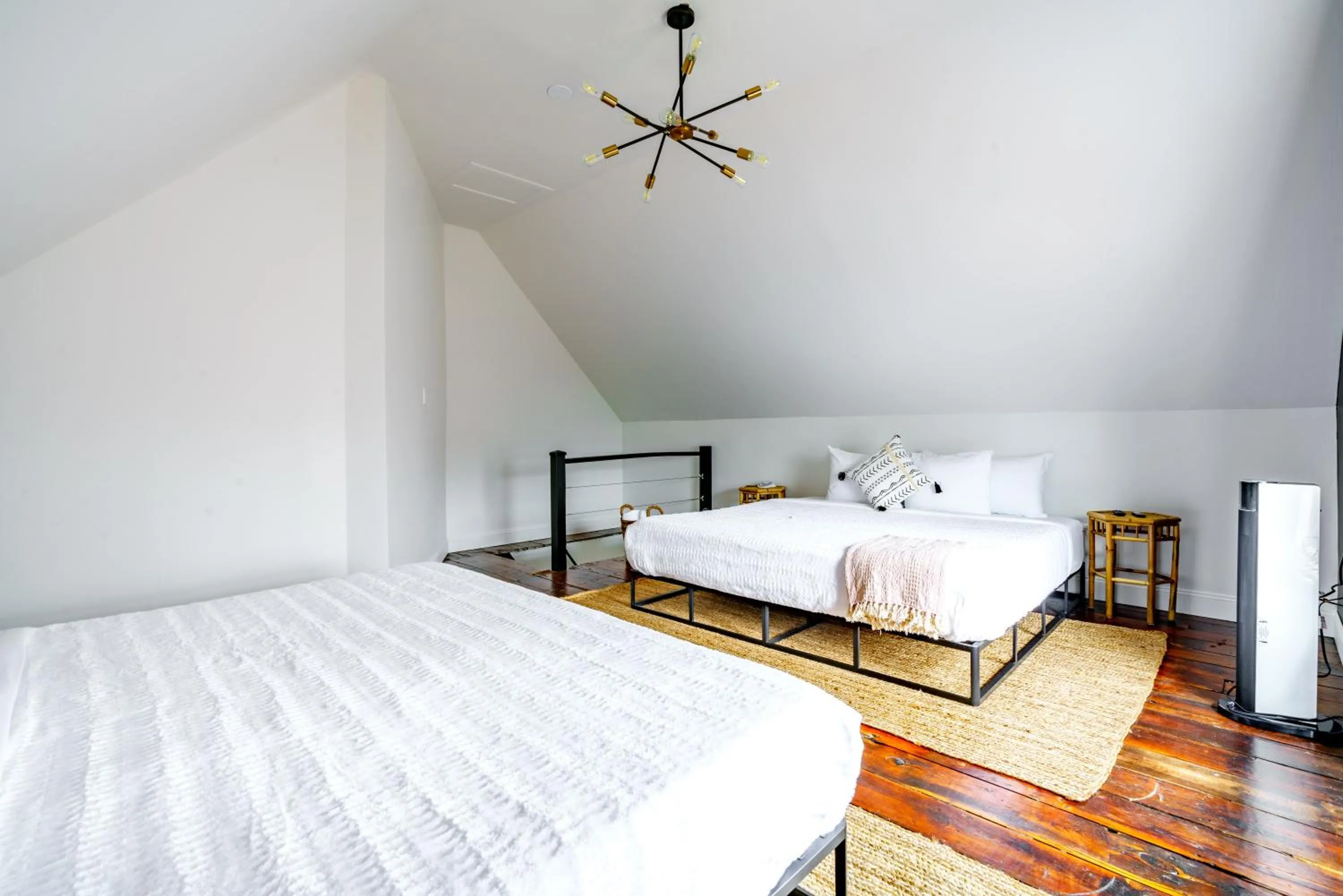 Bed in Jungle House Urban Lofts - Short North & Convention Center