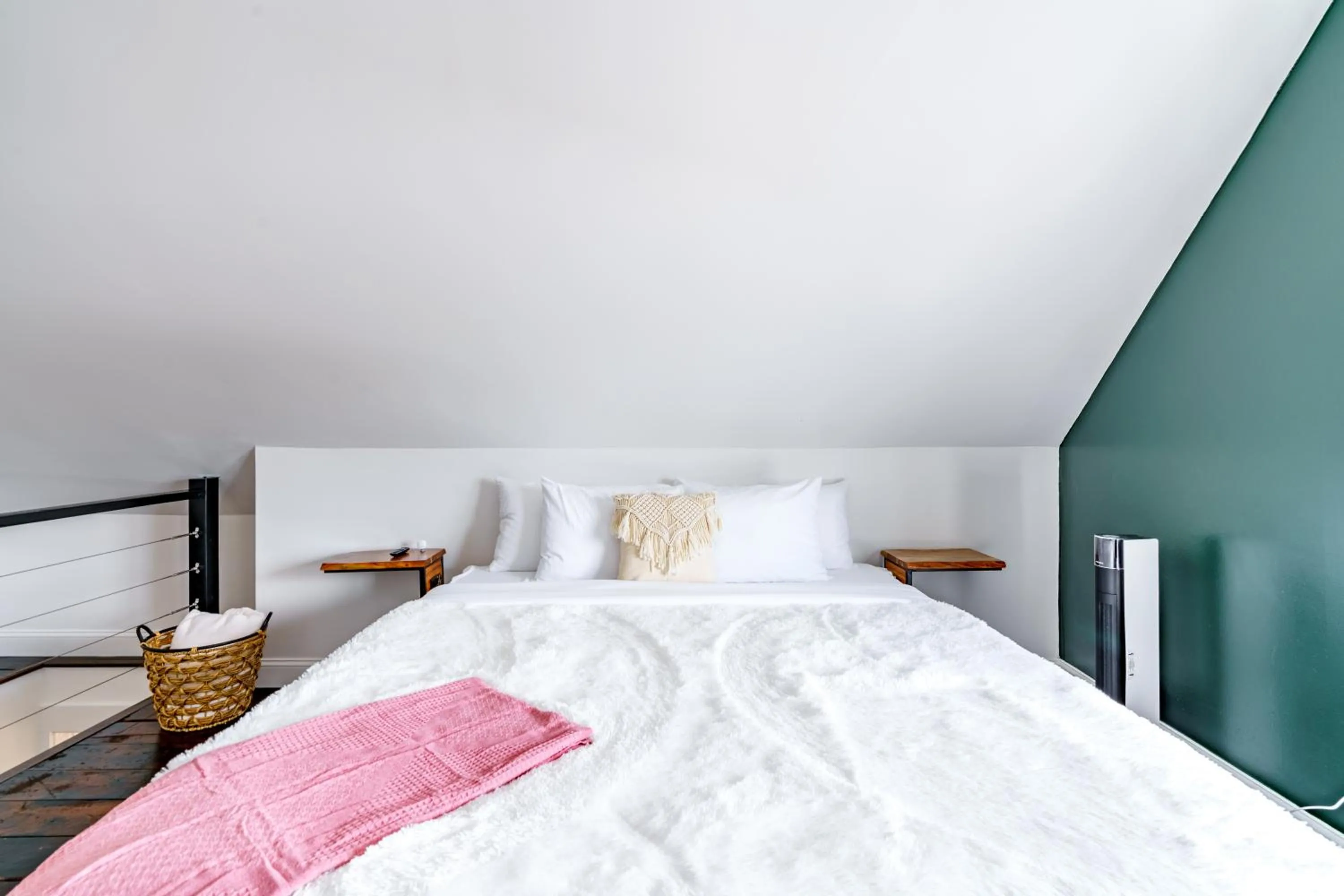 Bed in Jungle House Urban Lofts - Short North & Convention Center